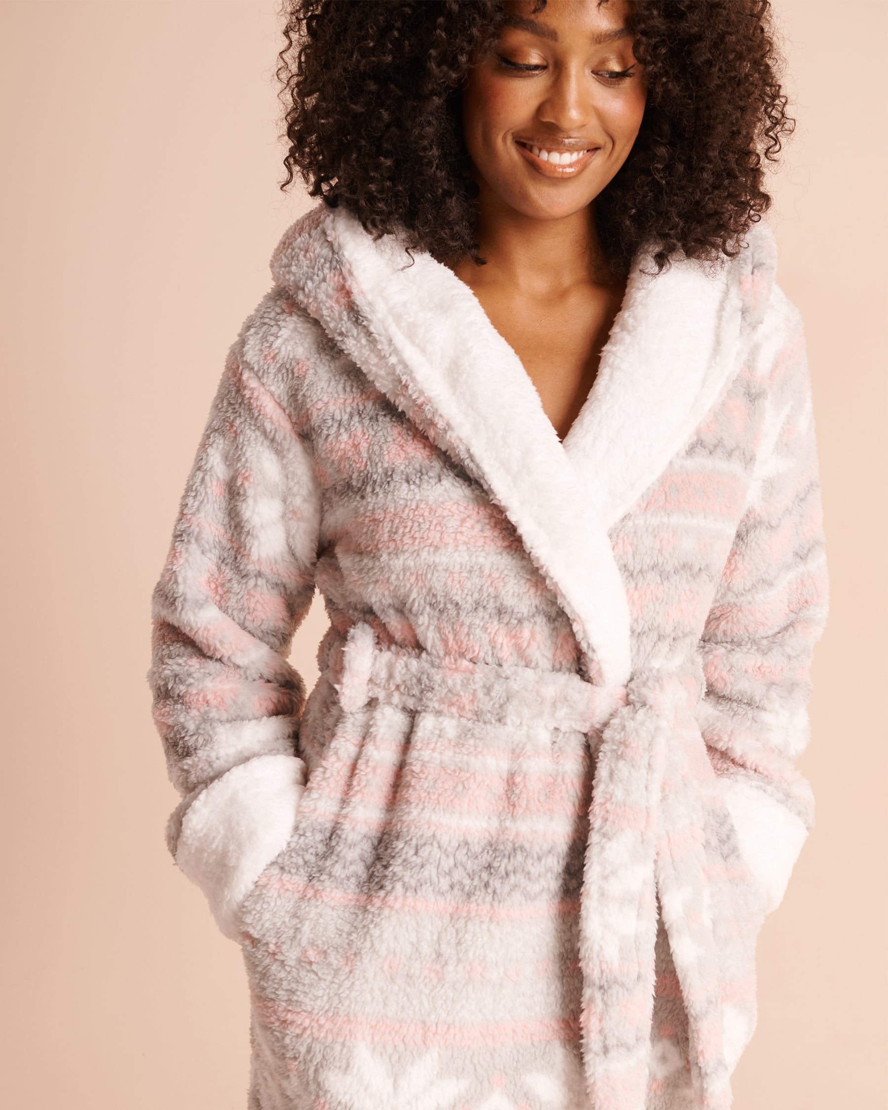 LA VIE EN ROSE Fair Isle Sherpa Long Hooded Robe Grey/Fair Isle 40600246 - View3