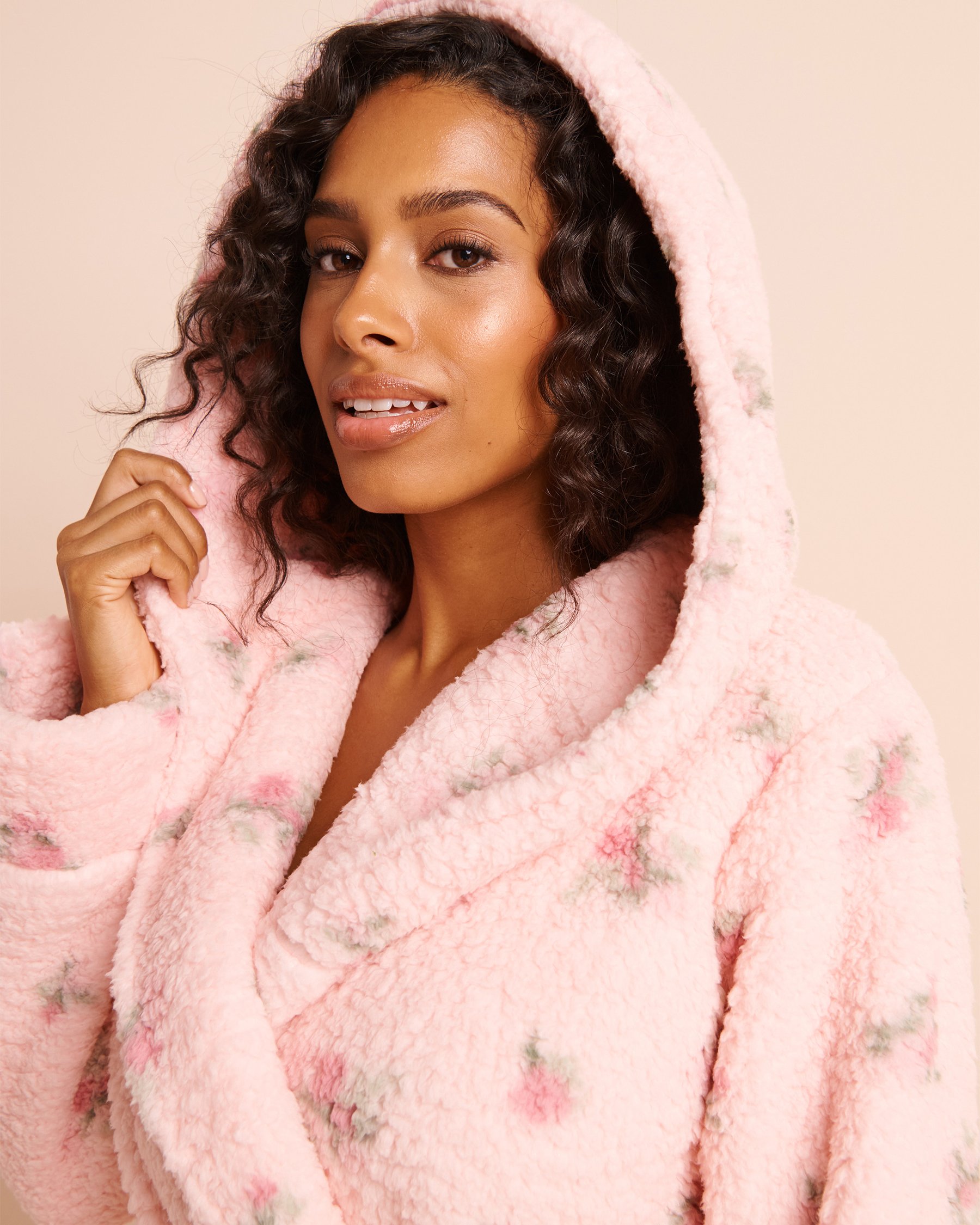 LA VIE EN ROSE Ditsy Floral Sherpa Hooded Robe Pink/Ditsy Floral 40600250 - View3