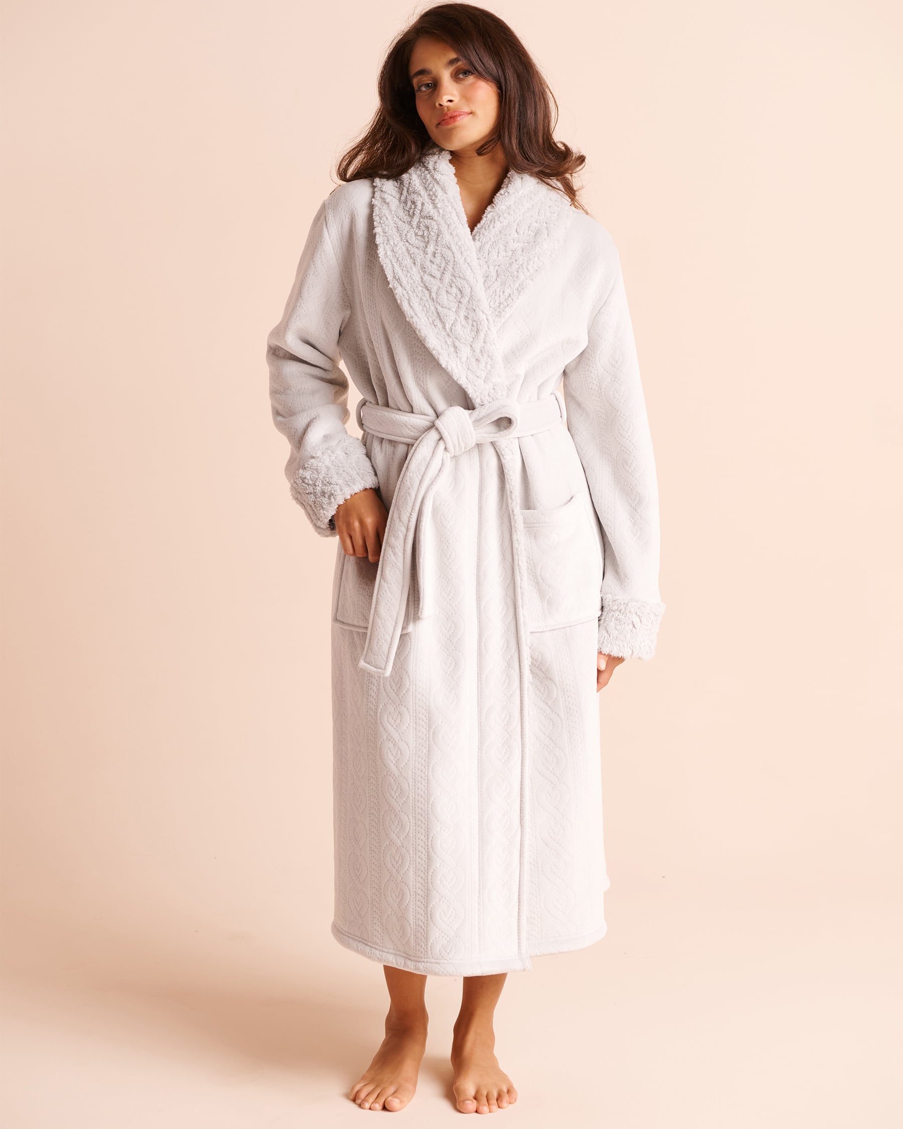 LA VIE EN ROSE Sherpa-Lined Embossed Cable Robe Grey 40600244 - View1