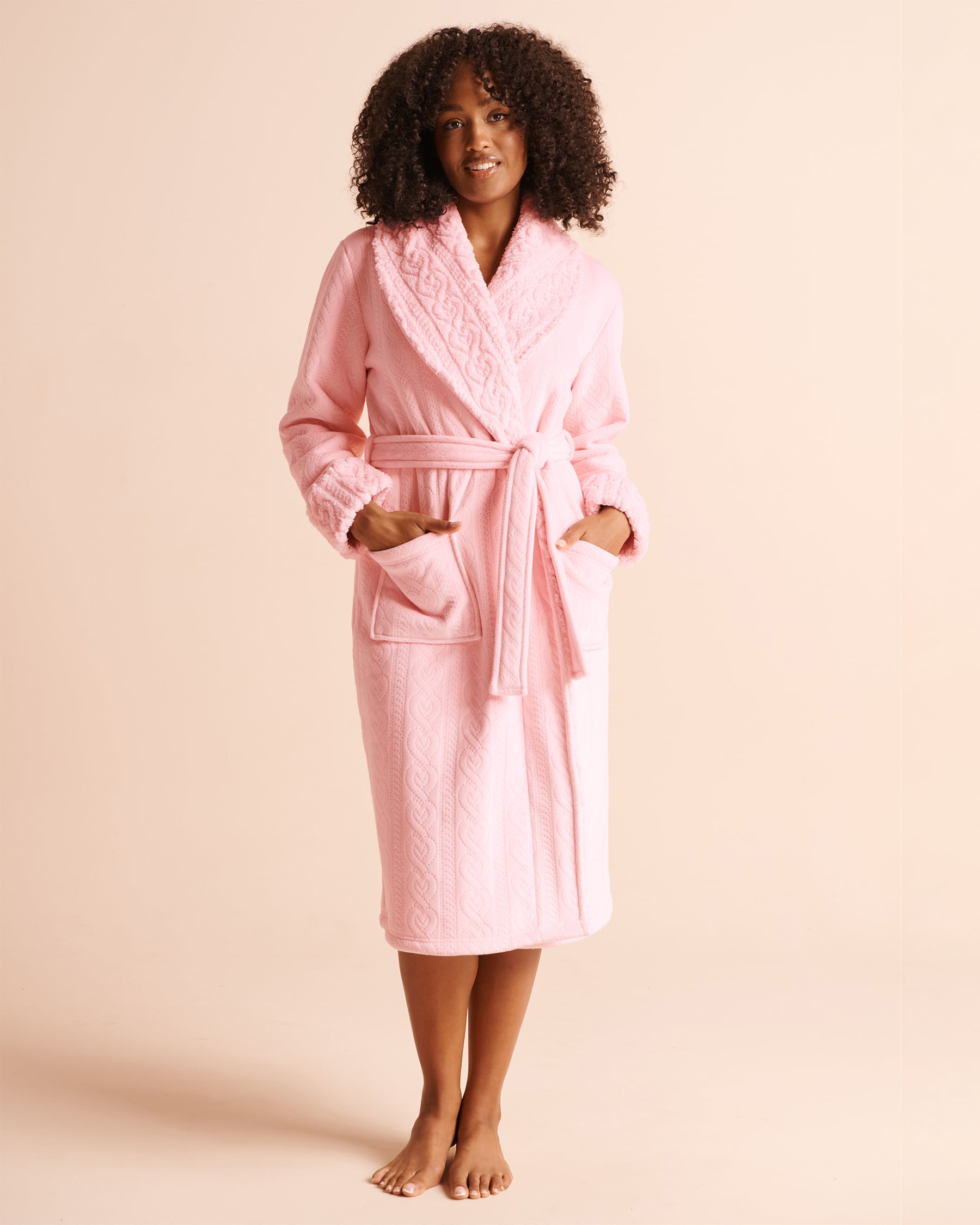 LA VIE EN ROSE Sherpa-Lined Embossed Cable Robe Pink 40600244 - View1