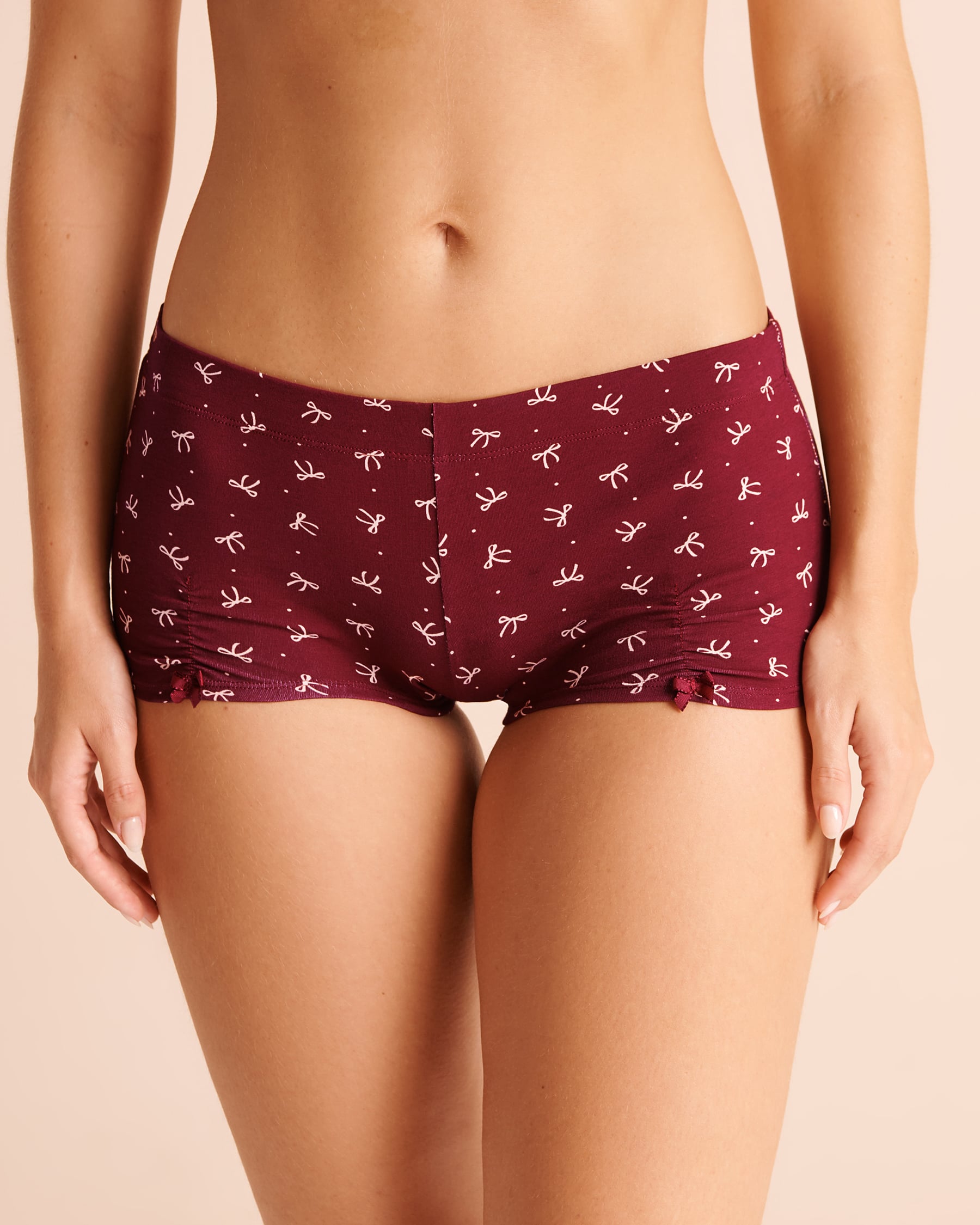 LA VIE EN ROSE Bow & Ruched Cotton Boyshort Panty Burgundy/White Bows 20100853 - View1