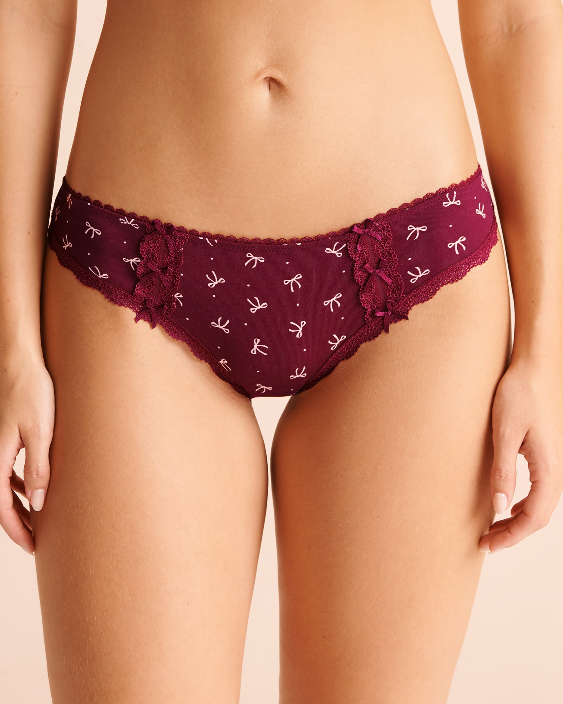 LA VIE EN ROSE Cotton and Lace Detail Bikini Panty Burgundy/White Bows 20100867 - View1
