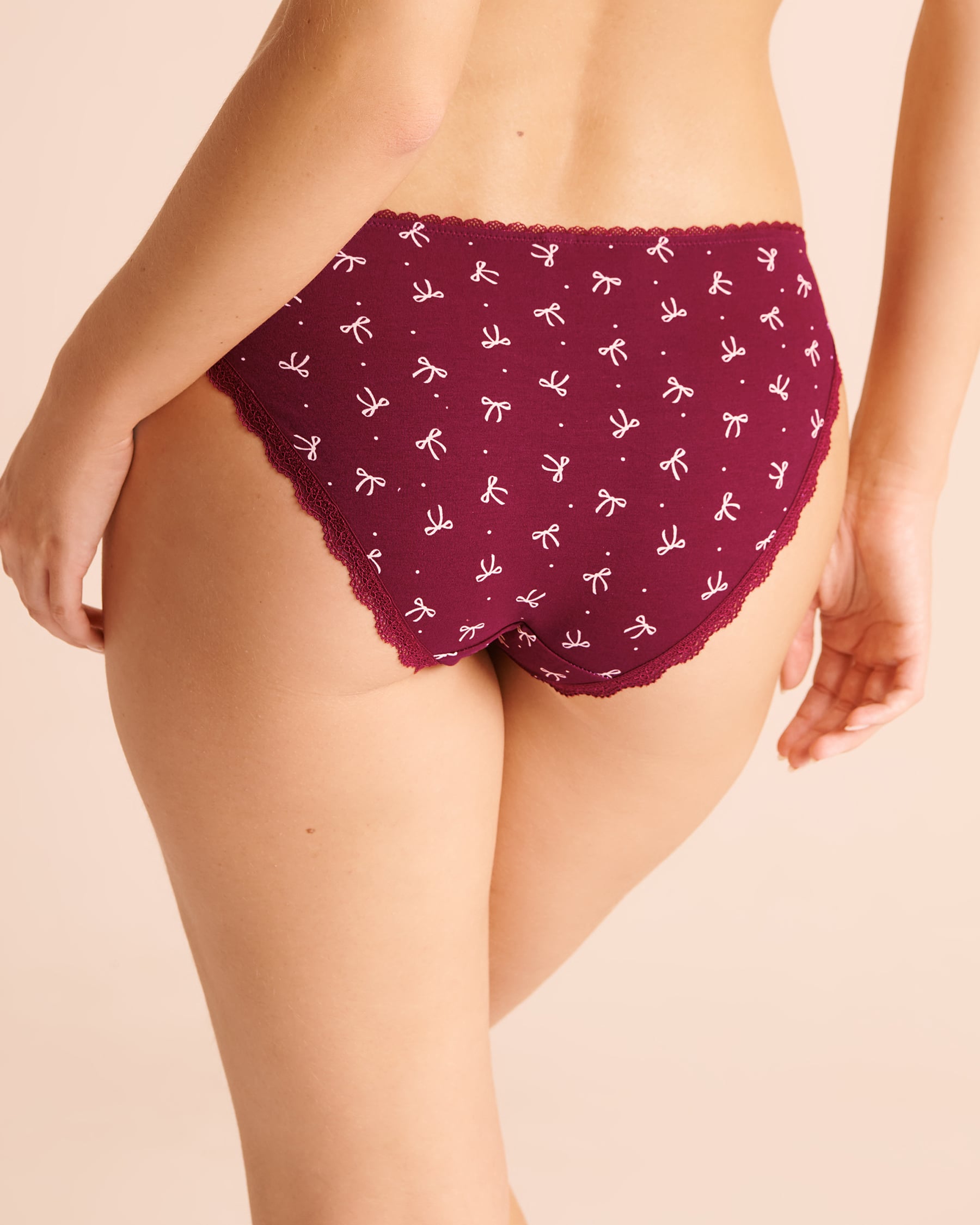 LA VIE EN ROSE Cotton and Lace Detail Bikini Panty Burgundy/White Bows 20100867 - View2