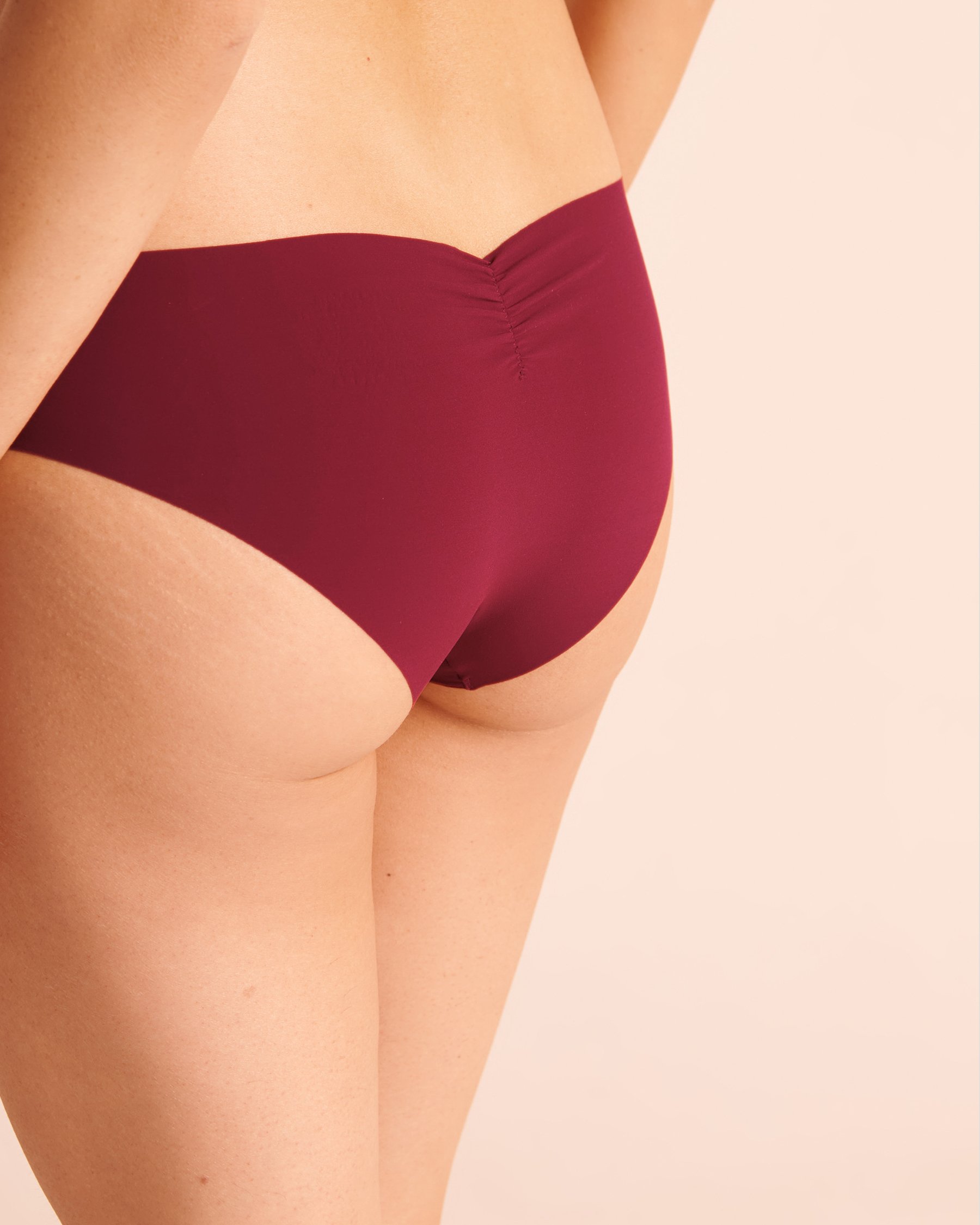LA VIE EN ROSE Microfiber Invisible Cheeky Panty Merry Burgundy 20200890 - View2
