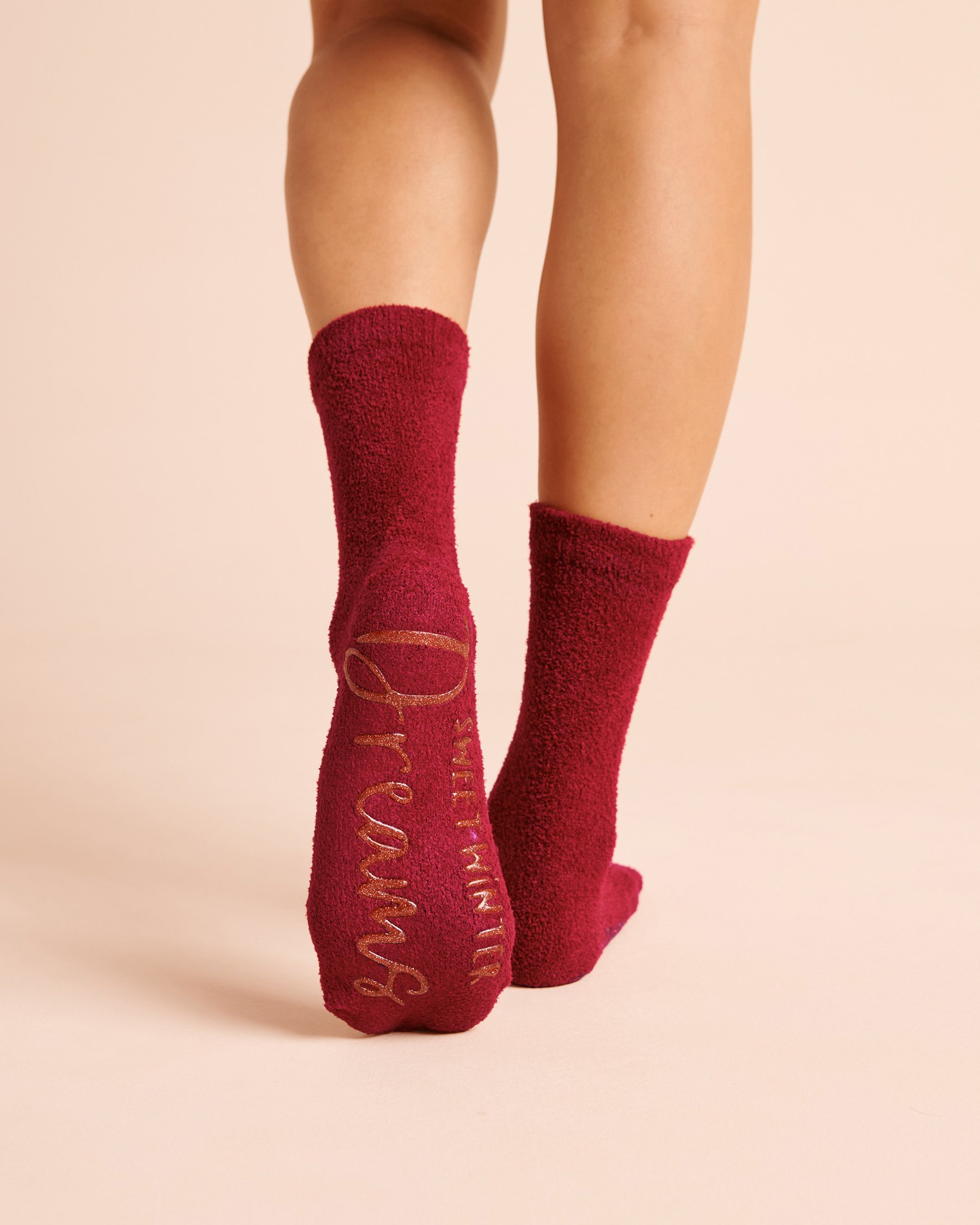 LA VIE EN ROSE Fuzzy Mouse Crew Socks Burgundy/Mouse 40700505 - View2