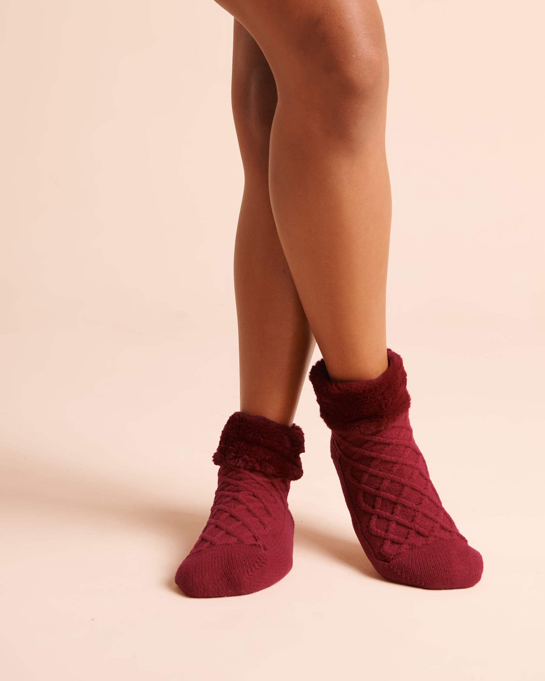 LA VIE EN ROSE Chaussettes mi-mollet en maille torsadée et fausse fourrure Bourgogne festif 40700507 - Voir1