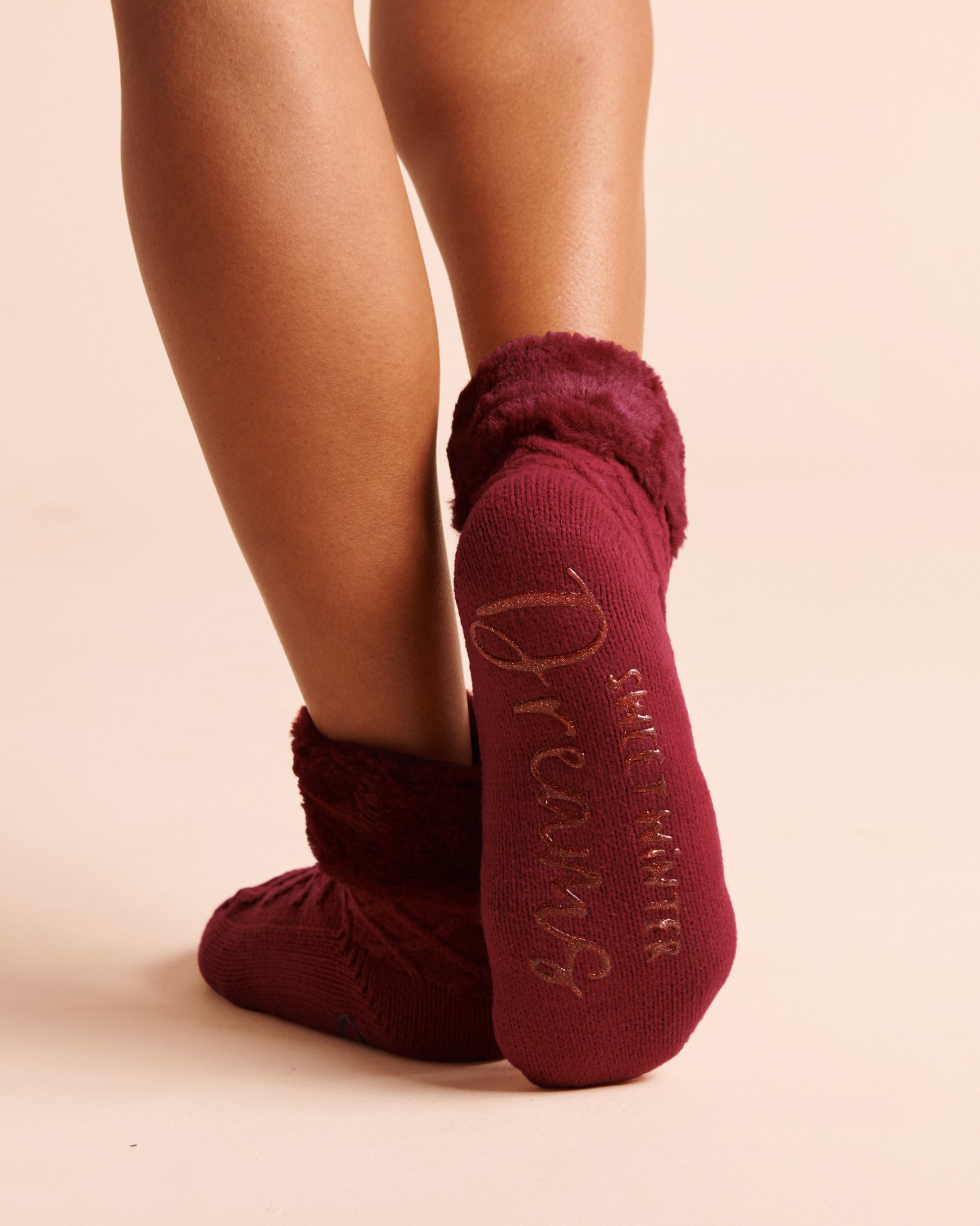 LA VIE EN ROSE Chaussettes mi-mollet en maille torsadée et fausse fourrure Bourgogne festif 40700507 - Voir2