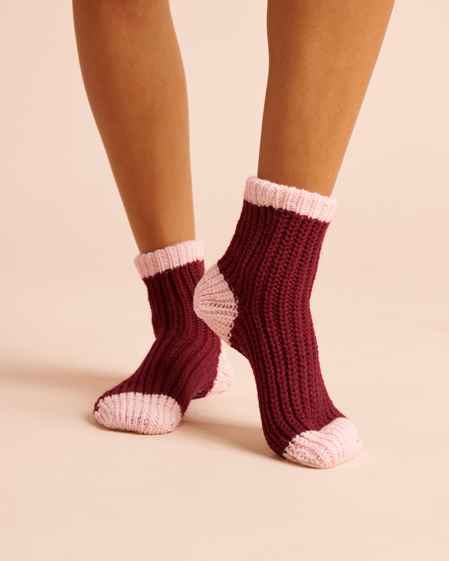 LA VIE EN ROSE Bow-Embroidered Socks Burgundy/Bow 40700508 - View1