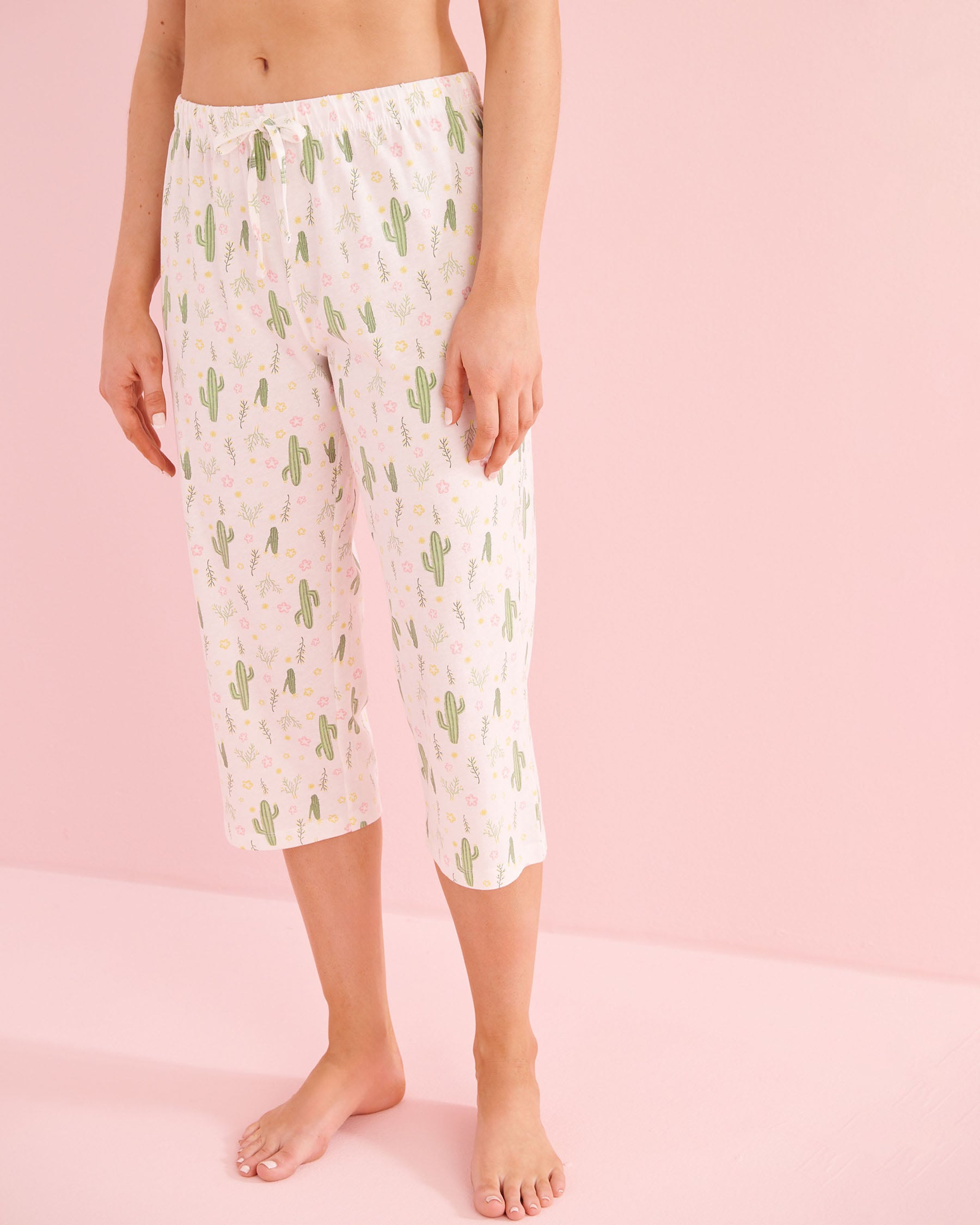 LA VIE EN ROSE Cactus Print Cotton T-shirt and Capris PJ Set Light Green 40400097 - View4