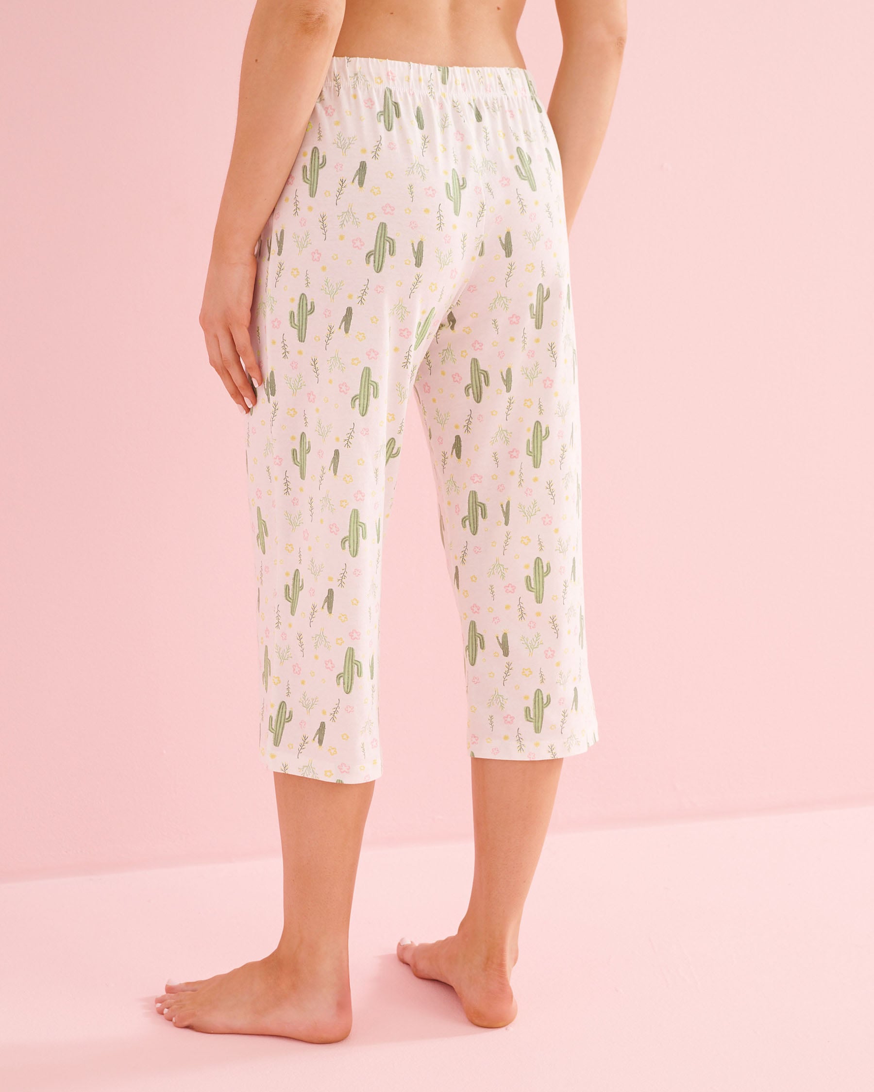 LA VIE EN ROSE Cactus Print Cotton T-shirt and Capris PJ Set Light Green 40400097 - View5