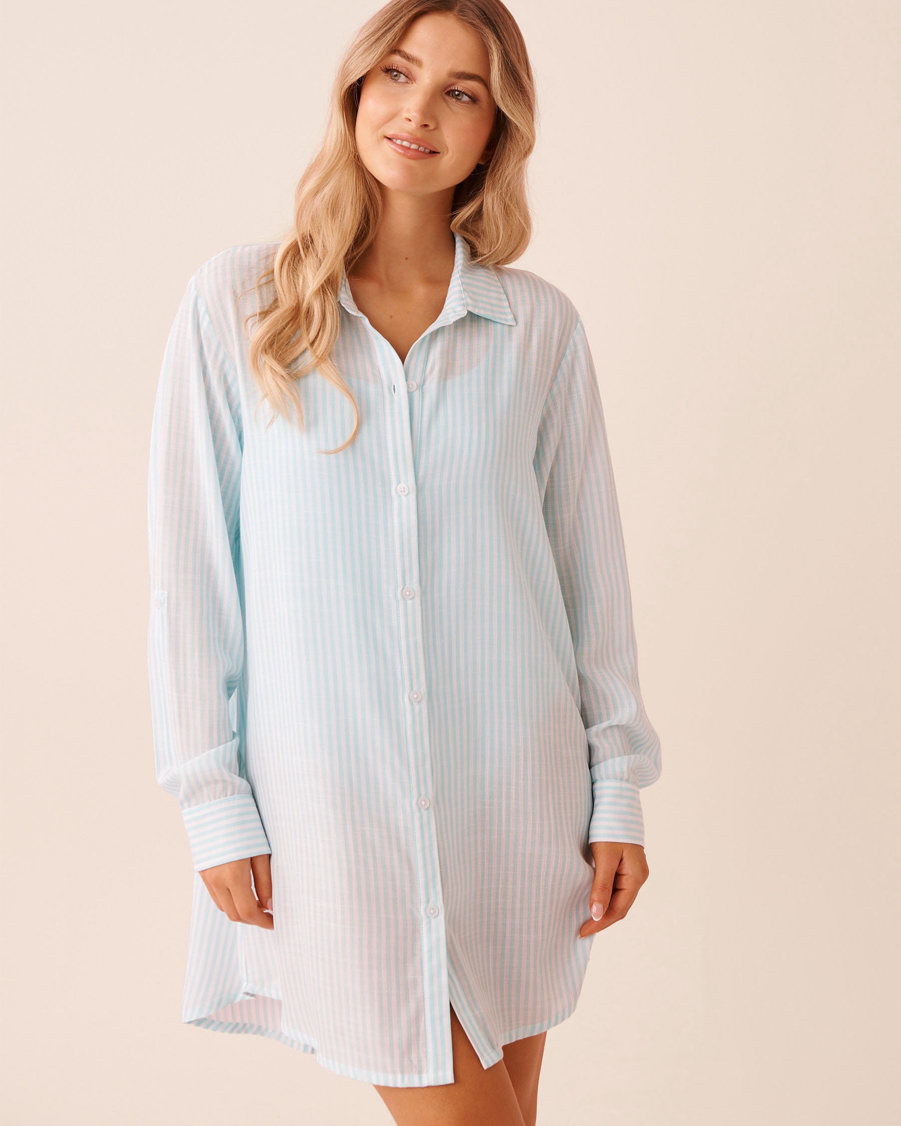 LA VIE EN ROSE AQUA Chemise longue à rayures Rayures bleues pâles et blanches 80100042 - View1