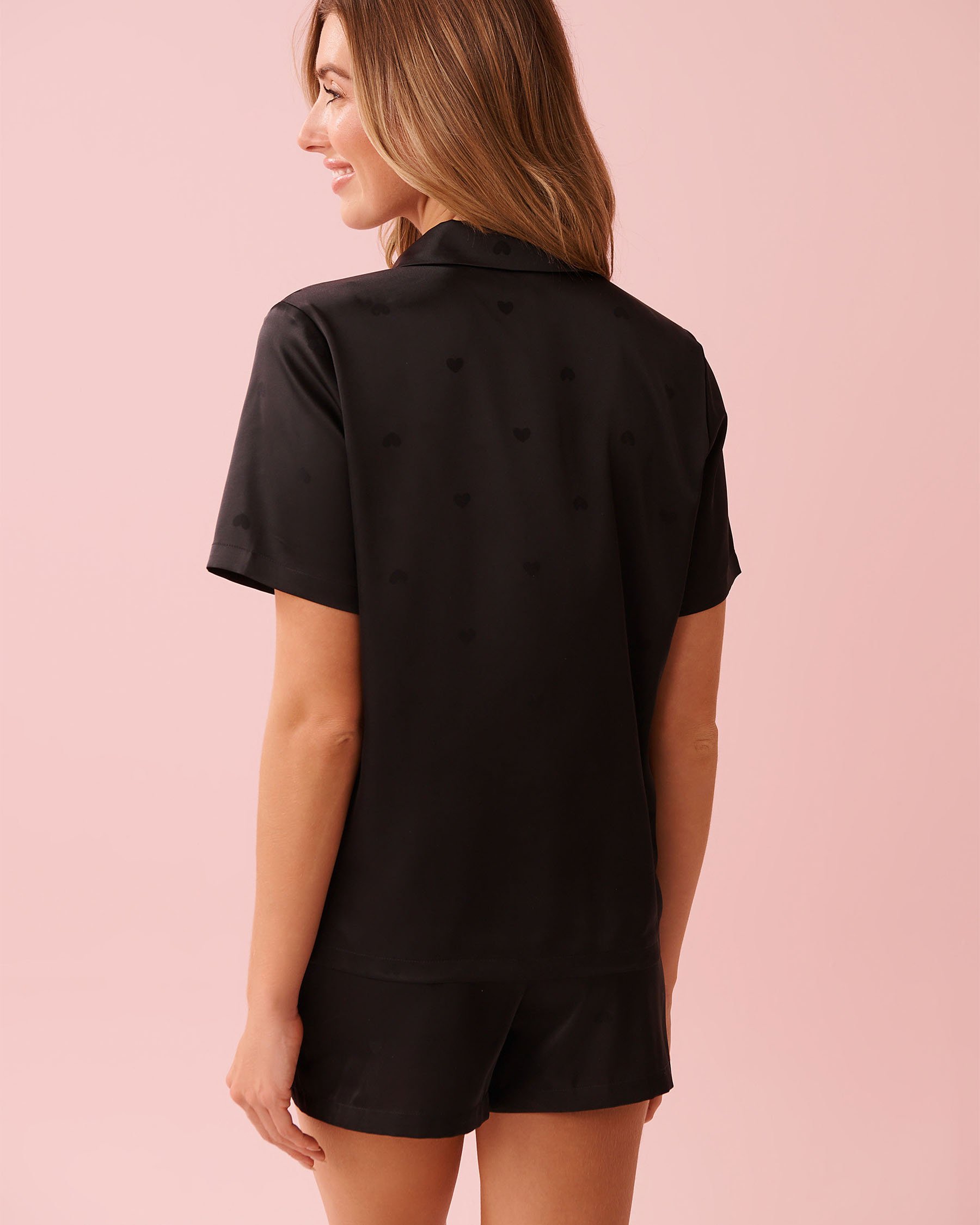 LA VIE EN ROSE Ensemble pyjama en satin jacquard à cœurs Noir 60400068 - View2