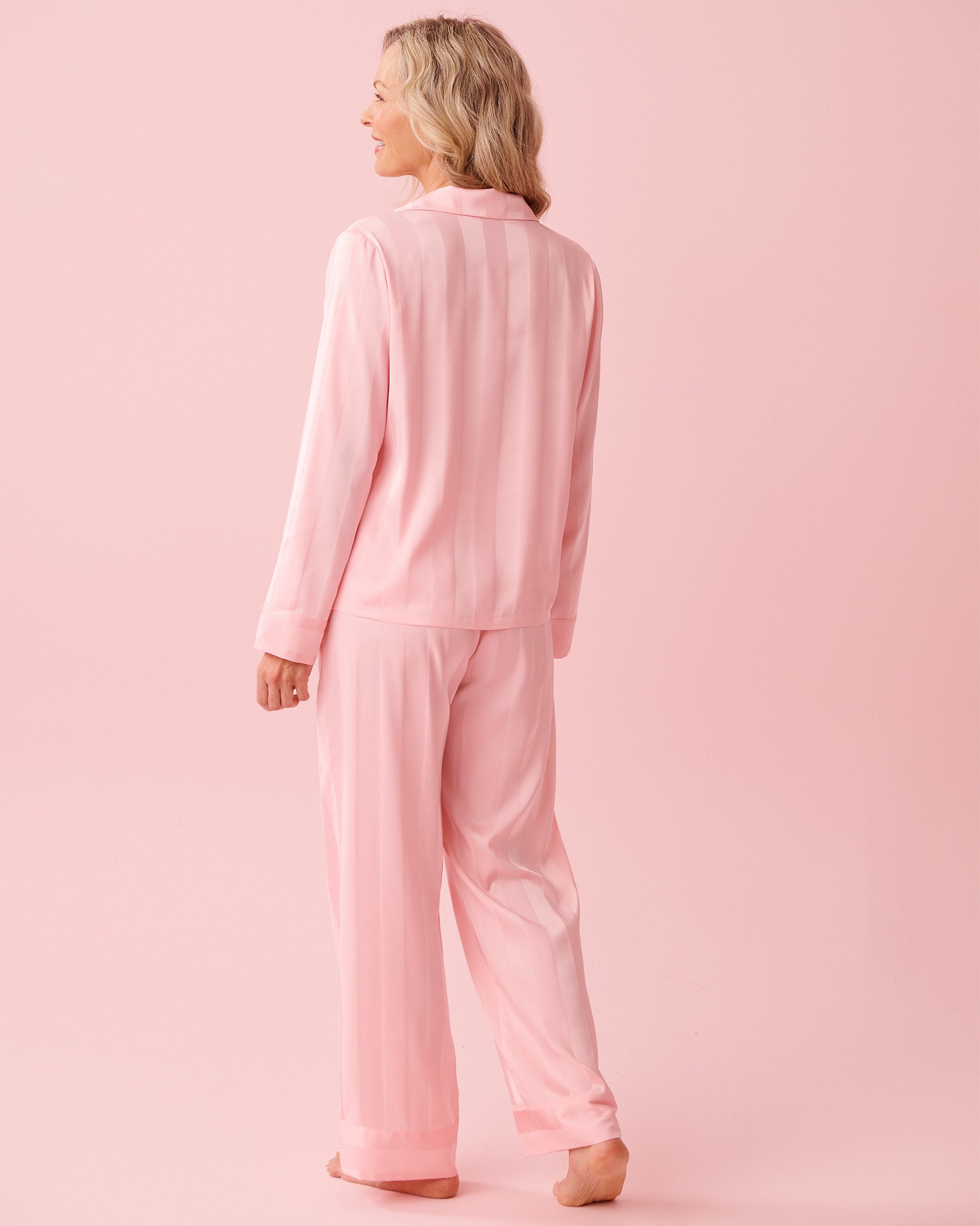 LA VIE EN ROSE Ensemble pyjama rayé manches longues en satin Rose poudré 60400069 - View2