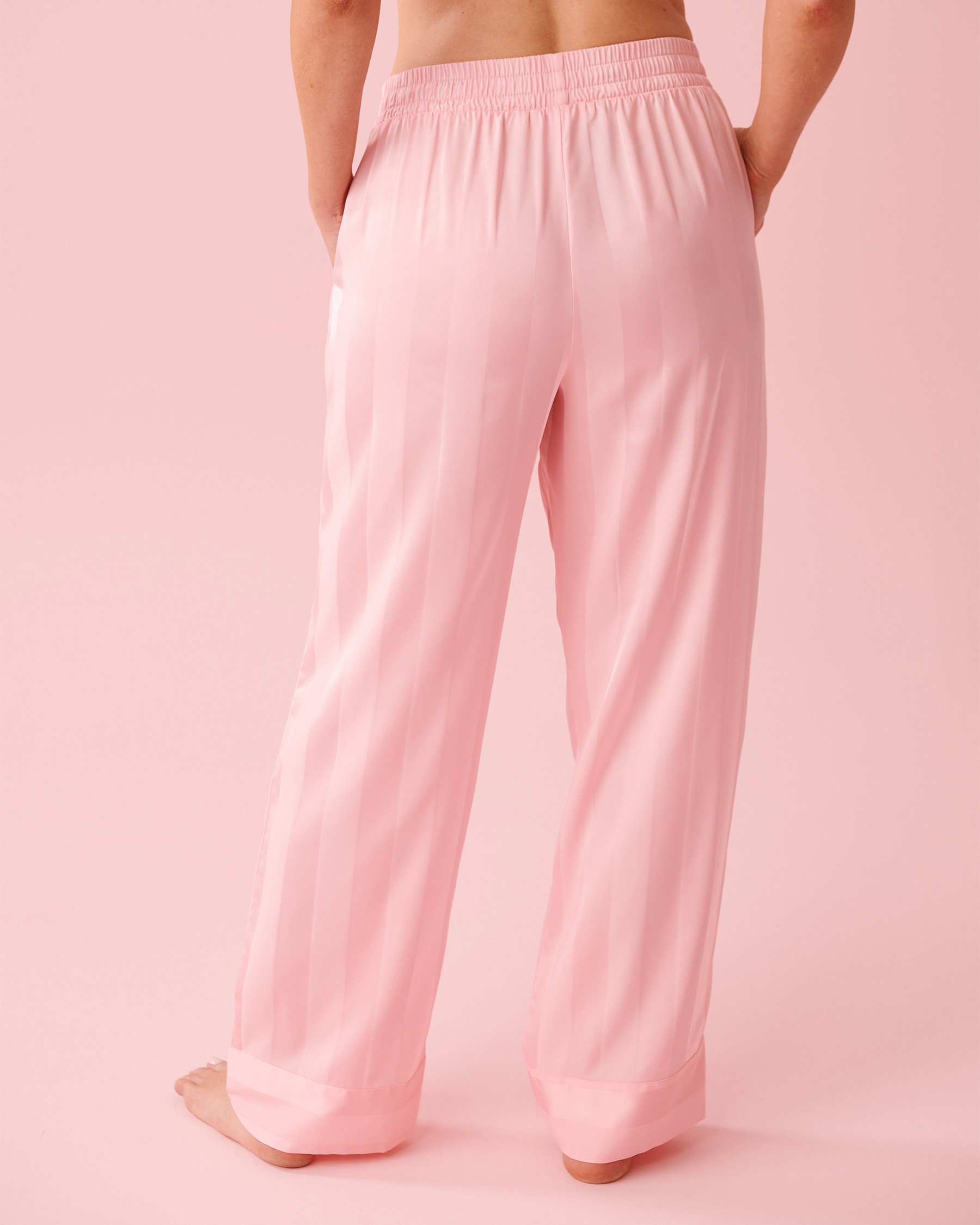 LA VIE EN ROSE Ensemble pyjama rayé manches longues en satin Rose poudré 60400069 - Voir5
