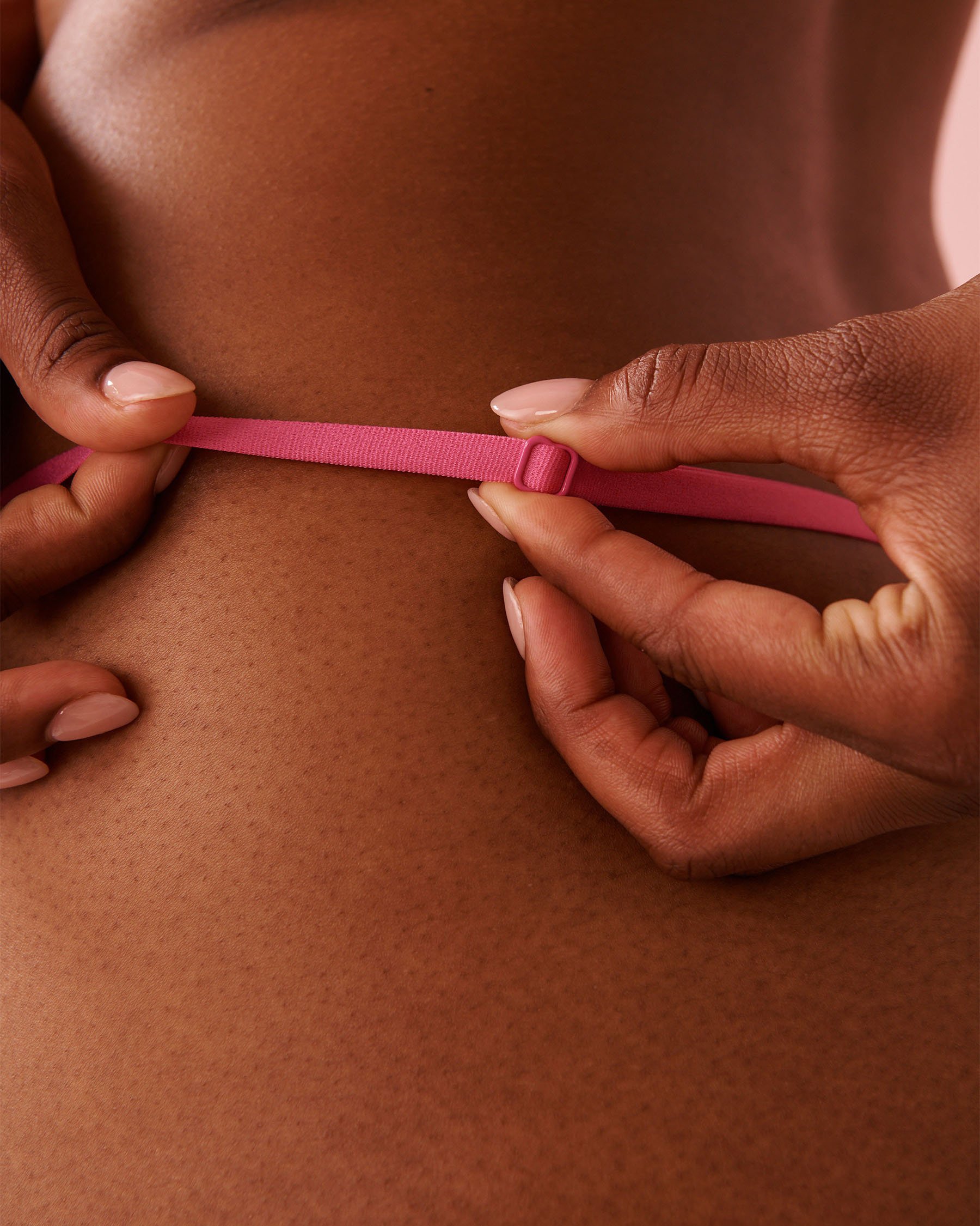 LA VIE EN ROSE Adjustable Microfiber String Panty Fuchsia Pink 20200740 - View3