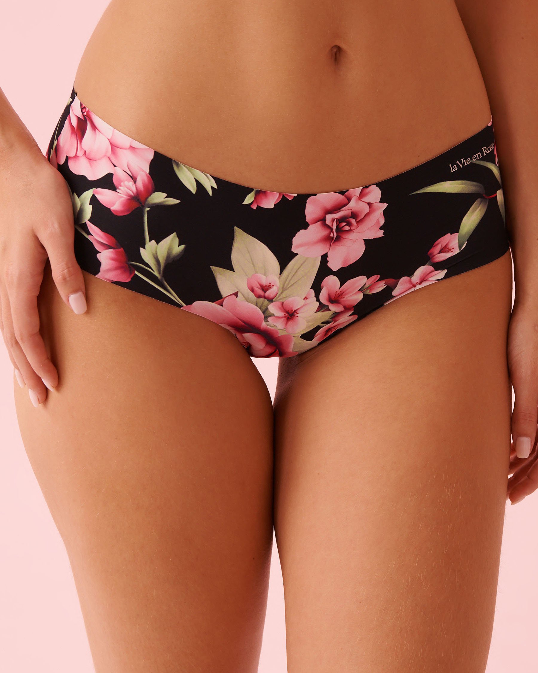 LA VIE EN ROSE Microfiber Invisible Hiphugger Panty Black/Pink Flowers 20200745 - View1
