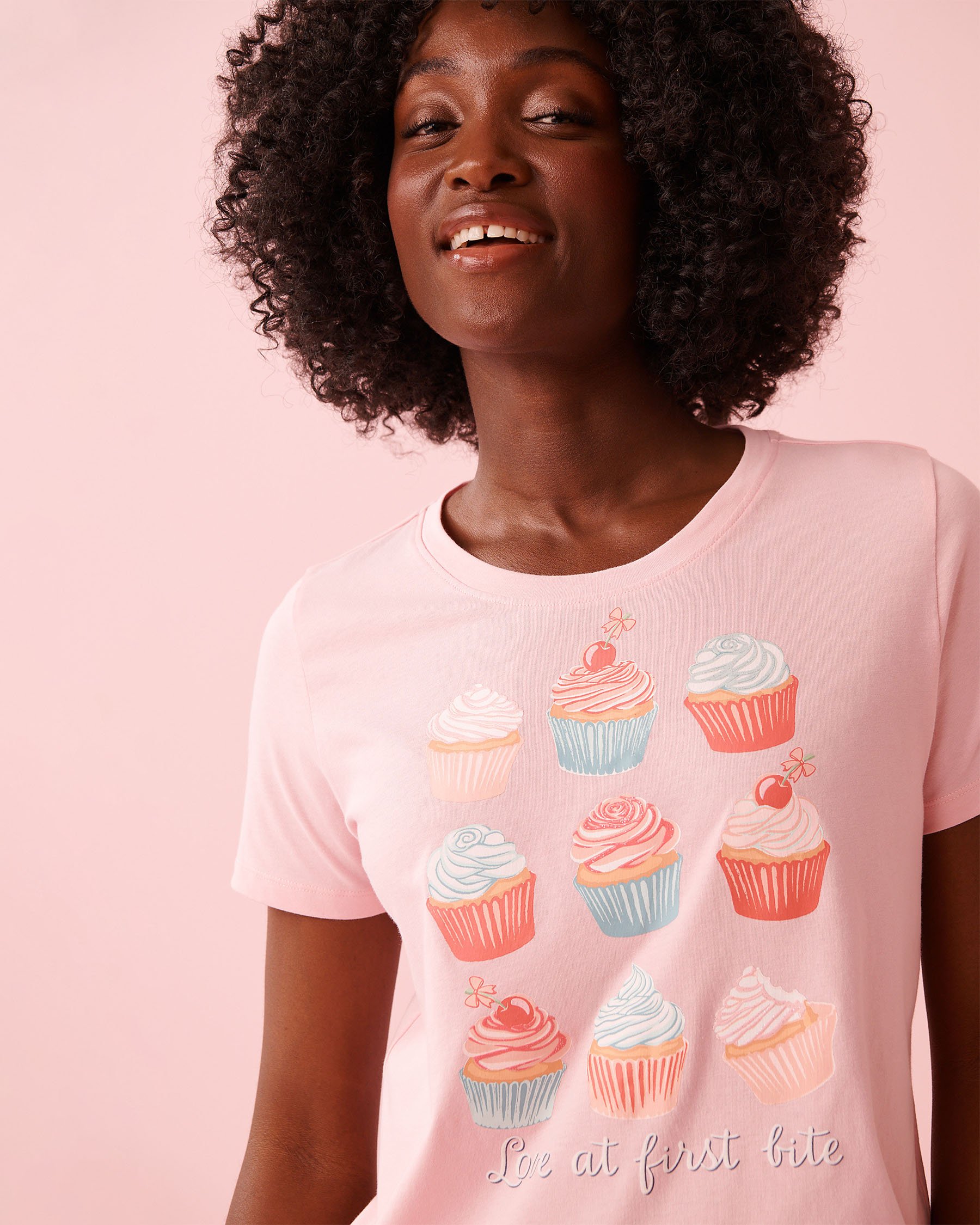 LA VIE EN ROSE Cupcake Print Cotton Crew Neck T-shirt Dreamy Pink 40100836 - View3