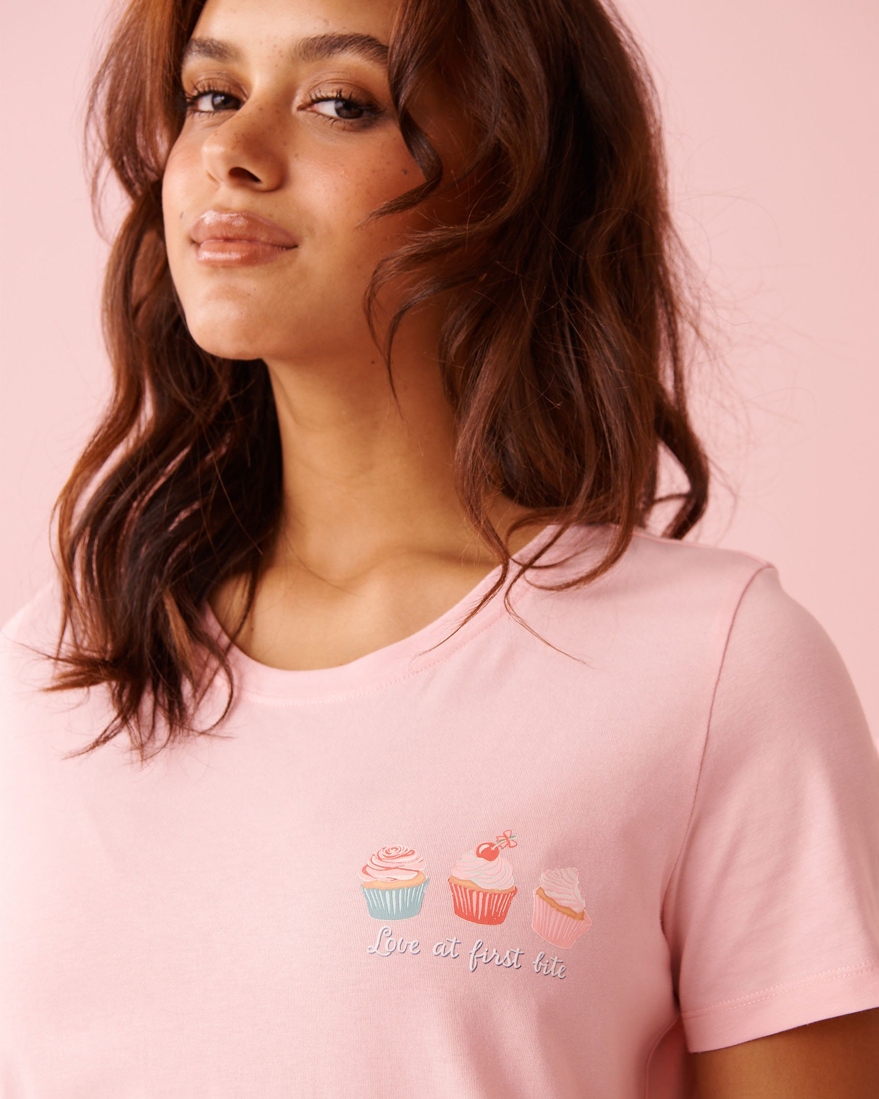 LA VIE EN ROSE Cupcake Print Cotton Crew Neck T-shirt Dreamy Pink 40100836 - View3