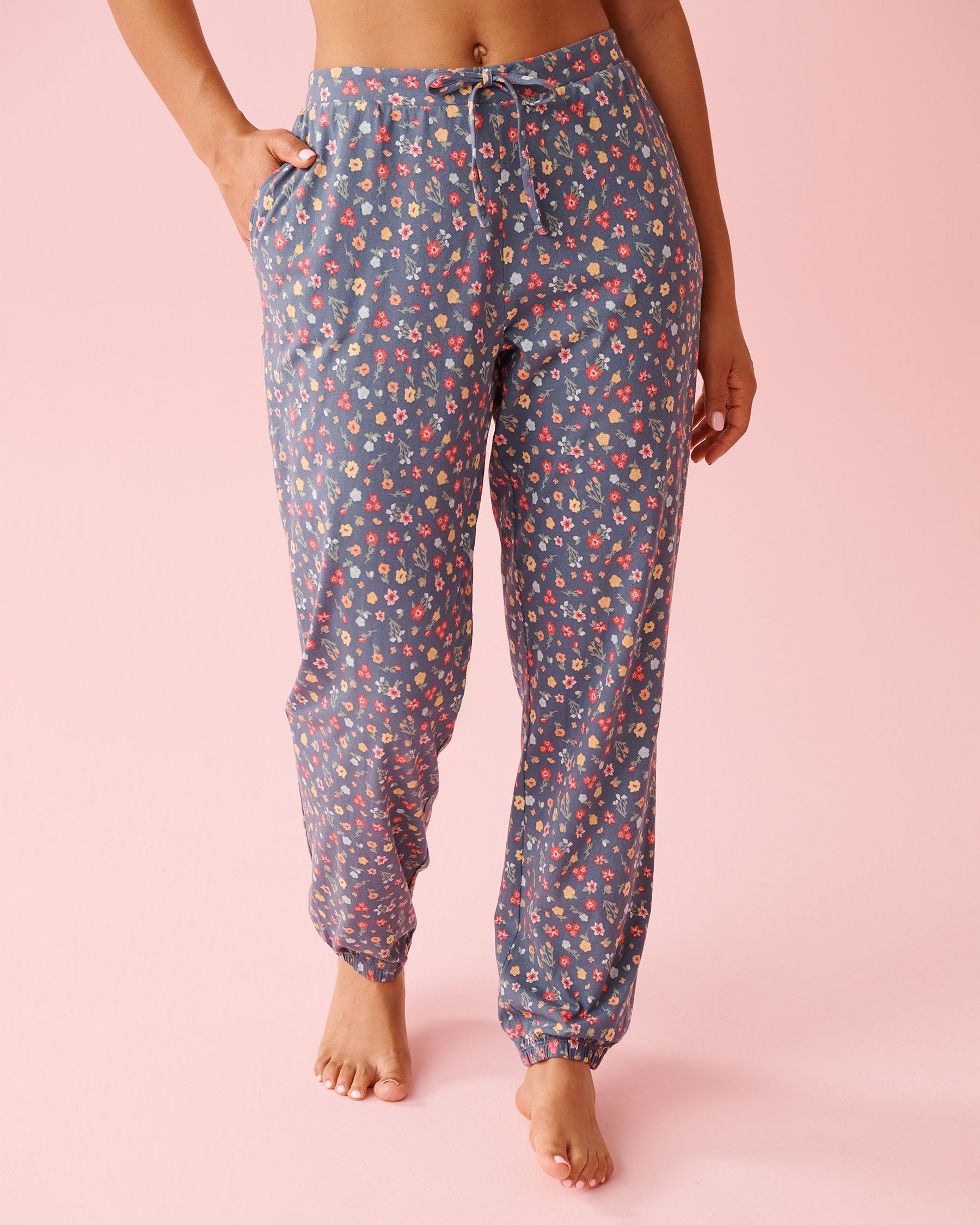 LA VIE EN ROSE Pantalon de pyjama jogger en coton imprimé fleurs Bleu/Fleurs 40200816 - View1