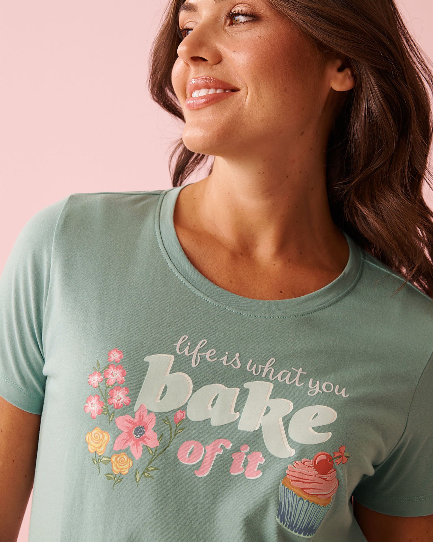 LA VIE EN ROSE Flowers & Cupcake Print Cotton Crew Neck T-shirt Soothing Blue 40100836 - View3