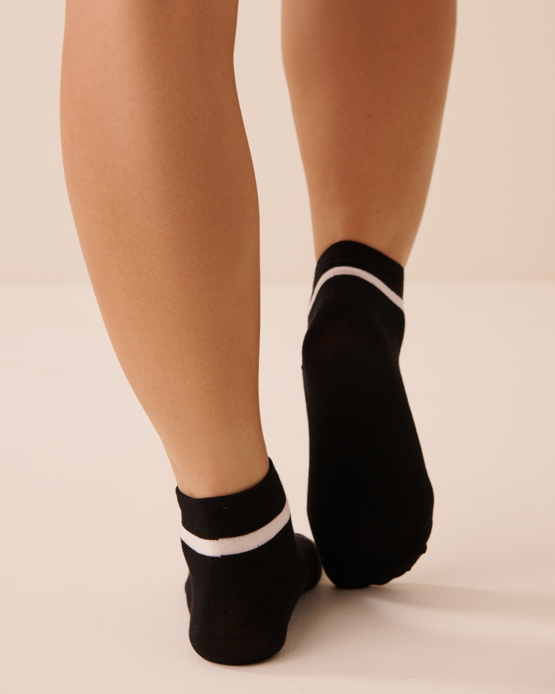 LA VIE EN ROSE Ribbed Socks Black 40700464 - View2