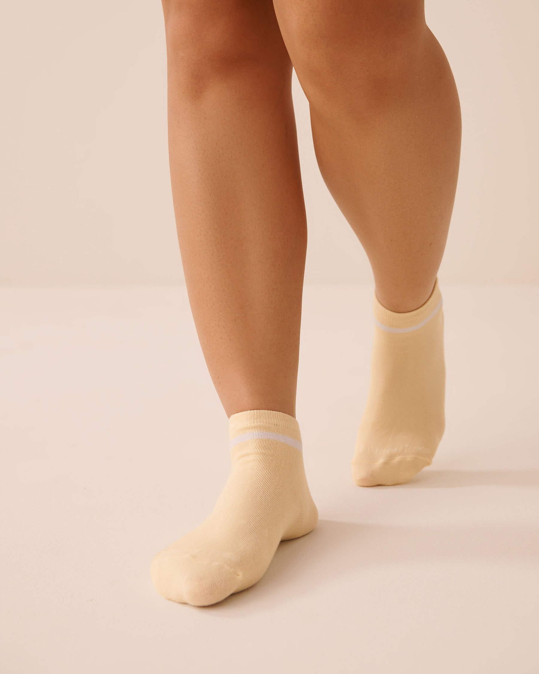 LA VIE EN ROSE Ribbed Socks Pale Yellow 40700464 - View1