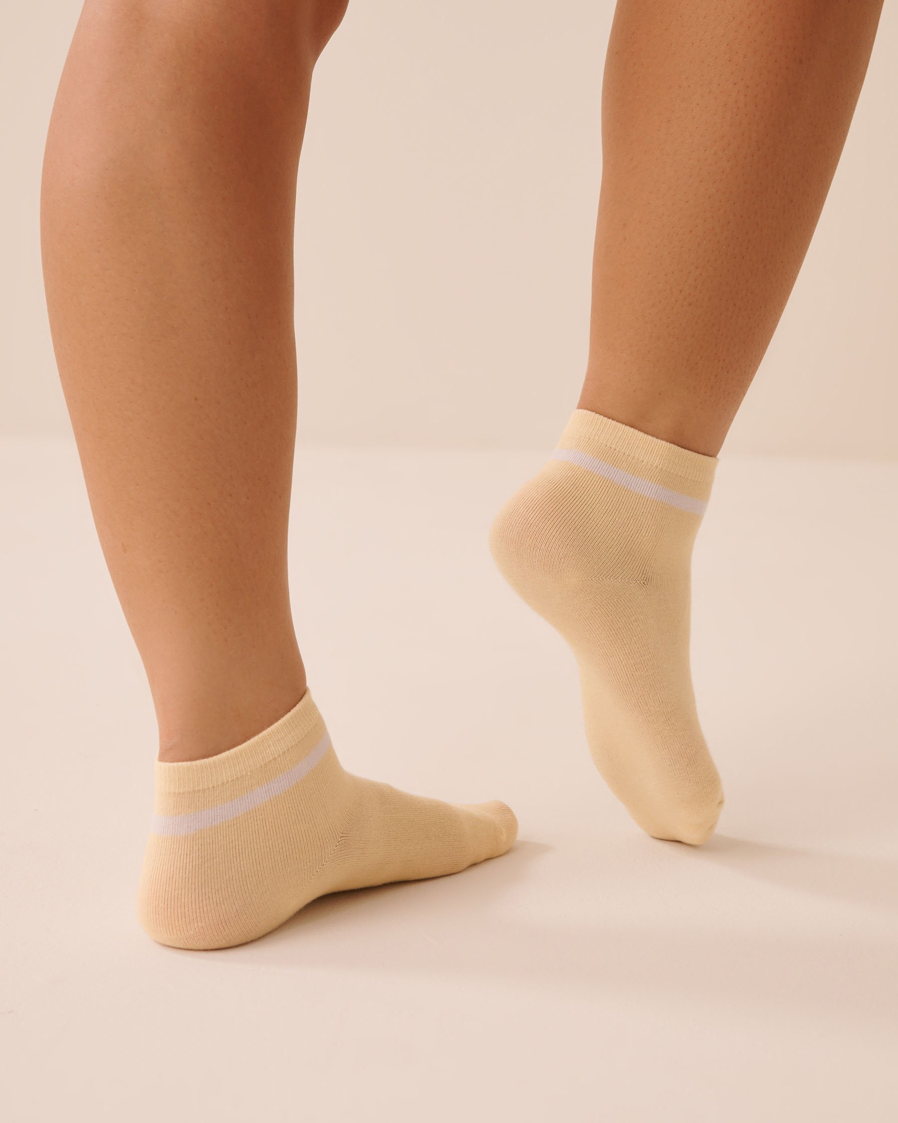 LA VIE EN ROSE Ribbed Socks Pale Yellow 40700464 - View2