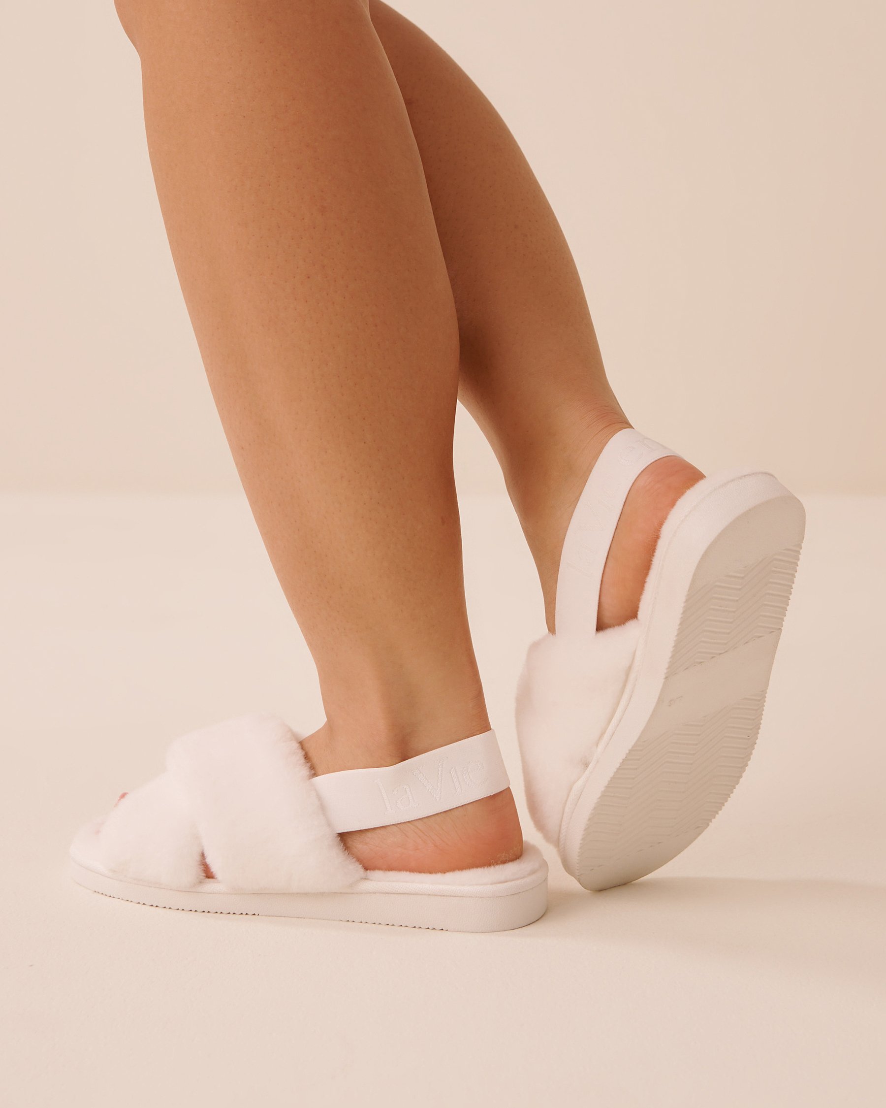 LA VIE EN ROSE Faux Fur Slide Slippers White 40700461 - View2
