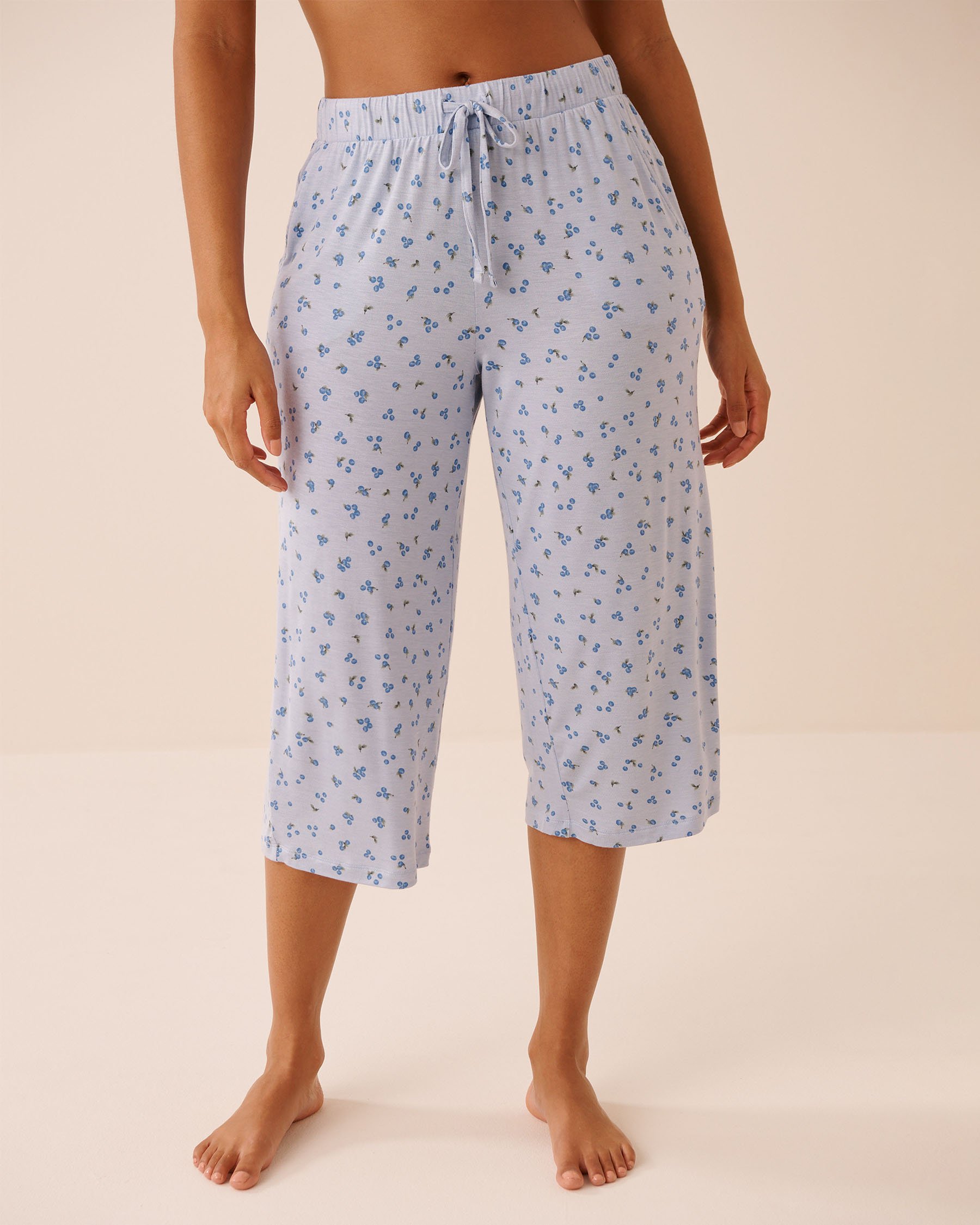LA VIE EN ROSE Capri de pyjama en jersey doux imprimé baies Bleu/Bleuets 60200183 - View1