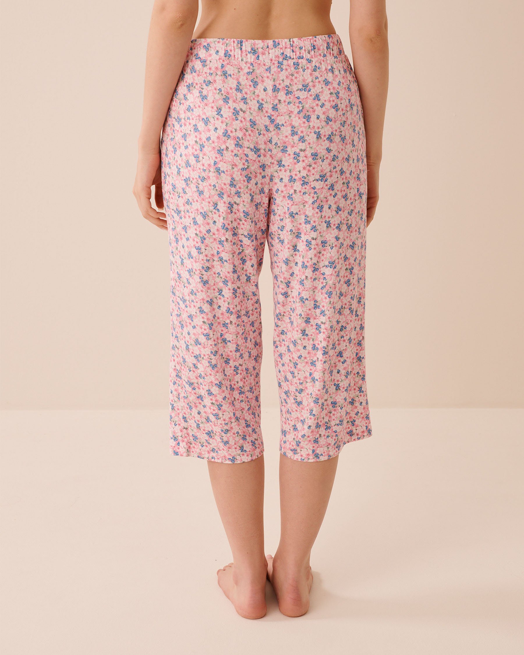 LA VIE EN ROSE Capri de pyjama en jersey doux imprimé fleurs et baies Fleurs roses/Bleuets 60200183 - View2