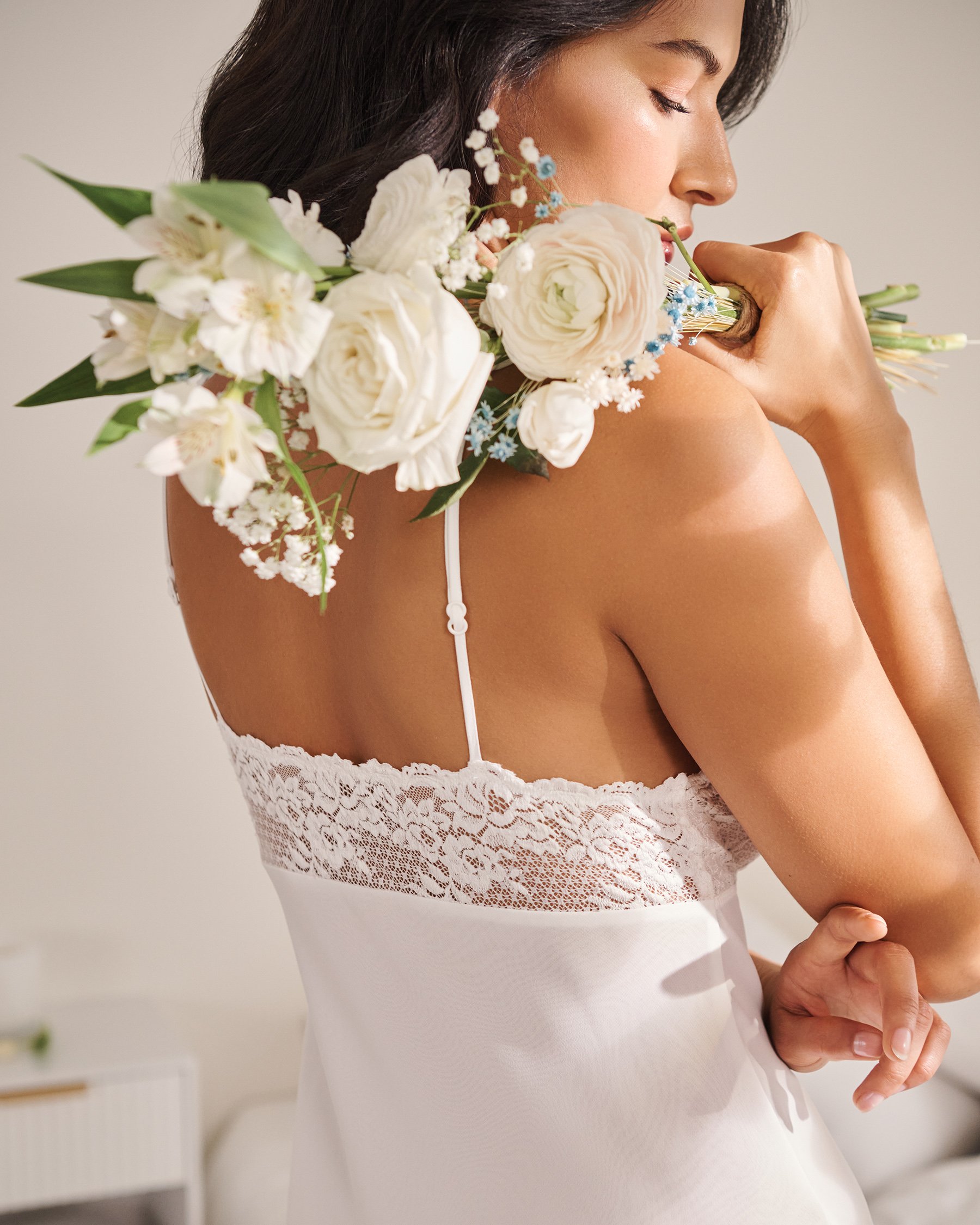 LA VIE EN ROSE Nuisette longue en chiffon et dentelle Blanc 60500231 - View2