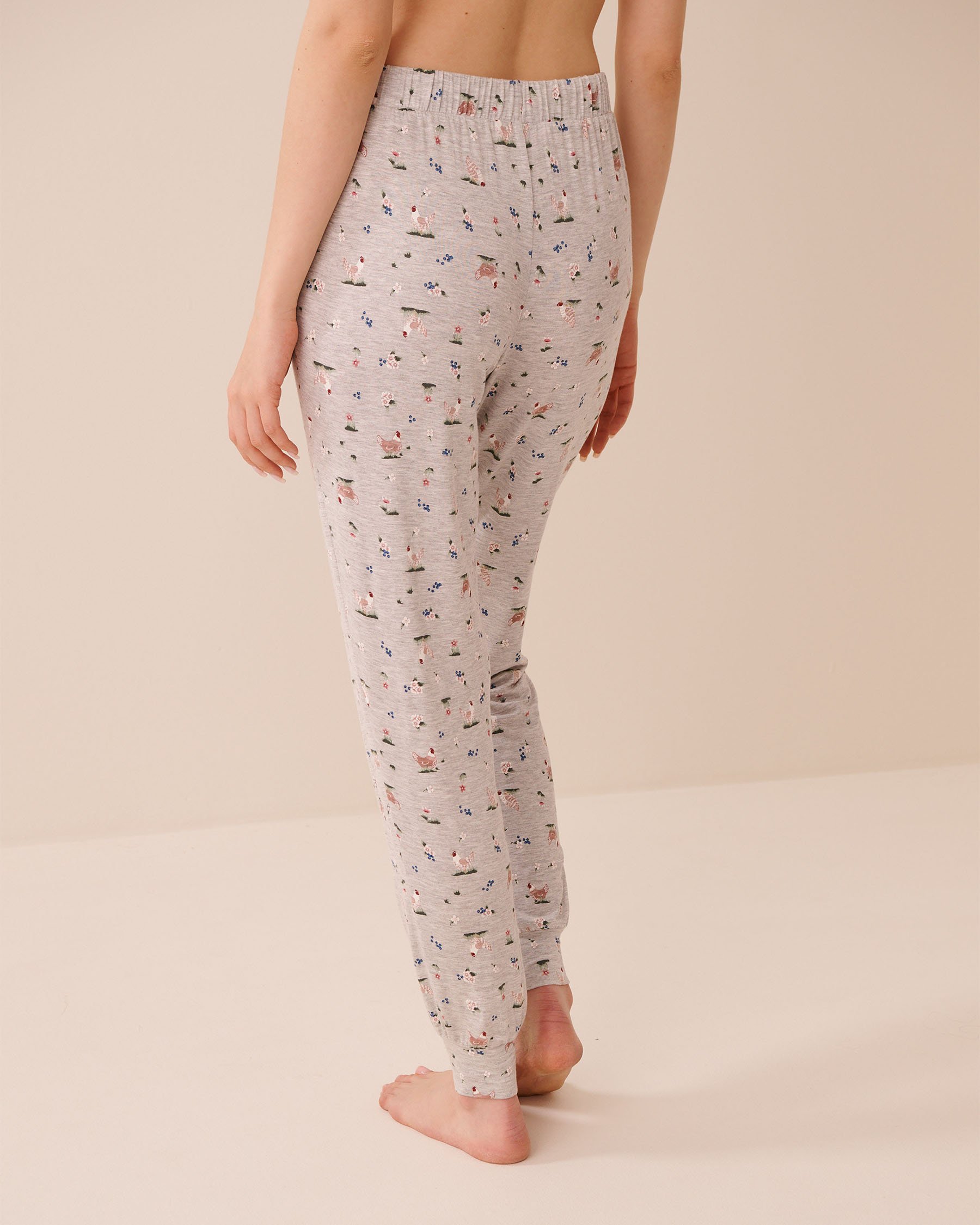LA VIE EN ROSE Pantalon de pyjama jogger en jersey doux imprimé poules Gris/Poules 60200185 - View2