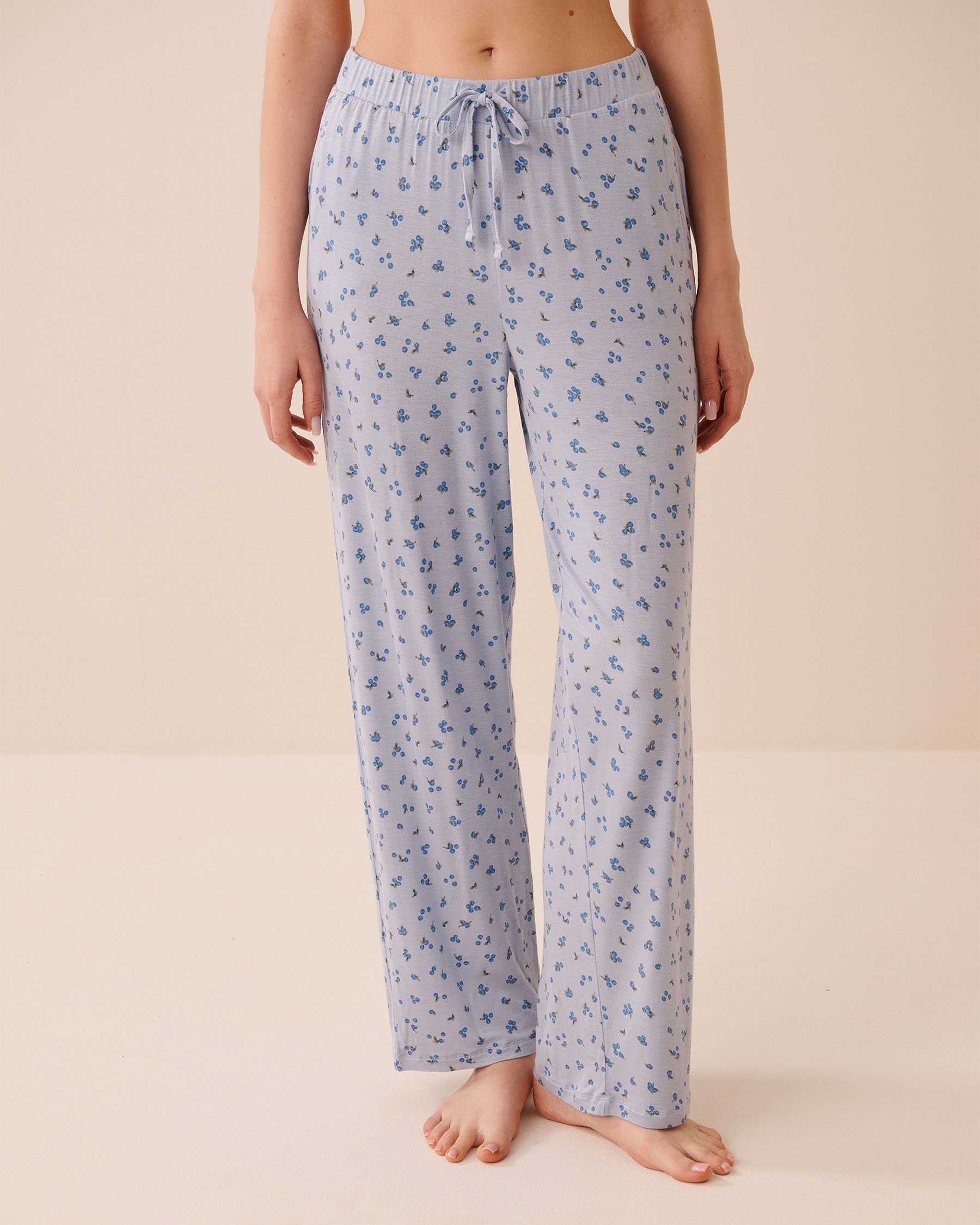 LA VIE EN ROSE Pantalon de pyjama en jersey doux imprimé baies Bleu/Bleuets 60200184 - View1
