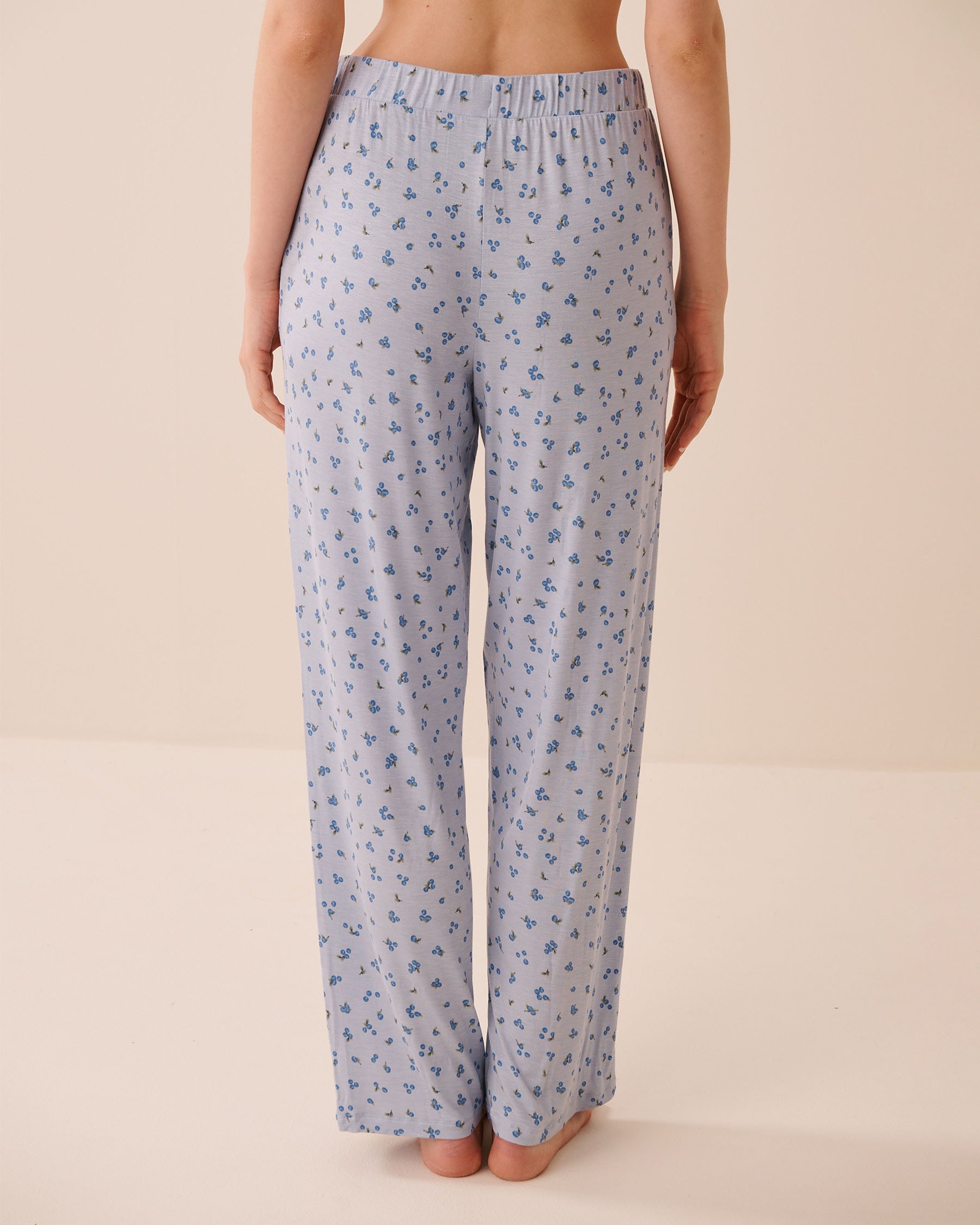 LA VIE EN ROSE Pantalon de pyjama en jersey doux imprimé baies Bleu/Bleuets 60200184 - View2