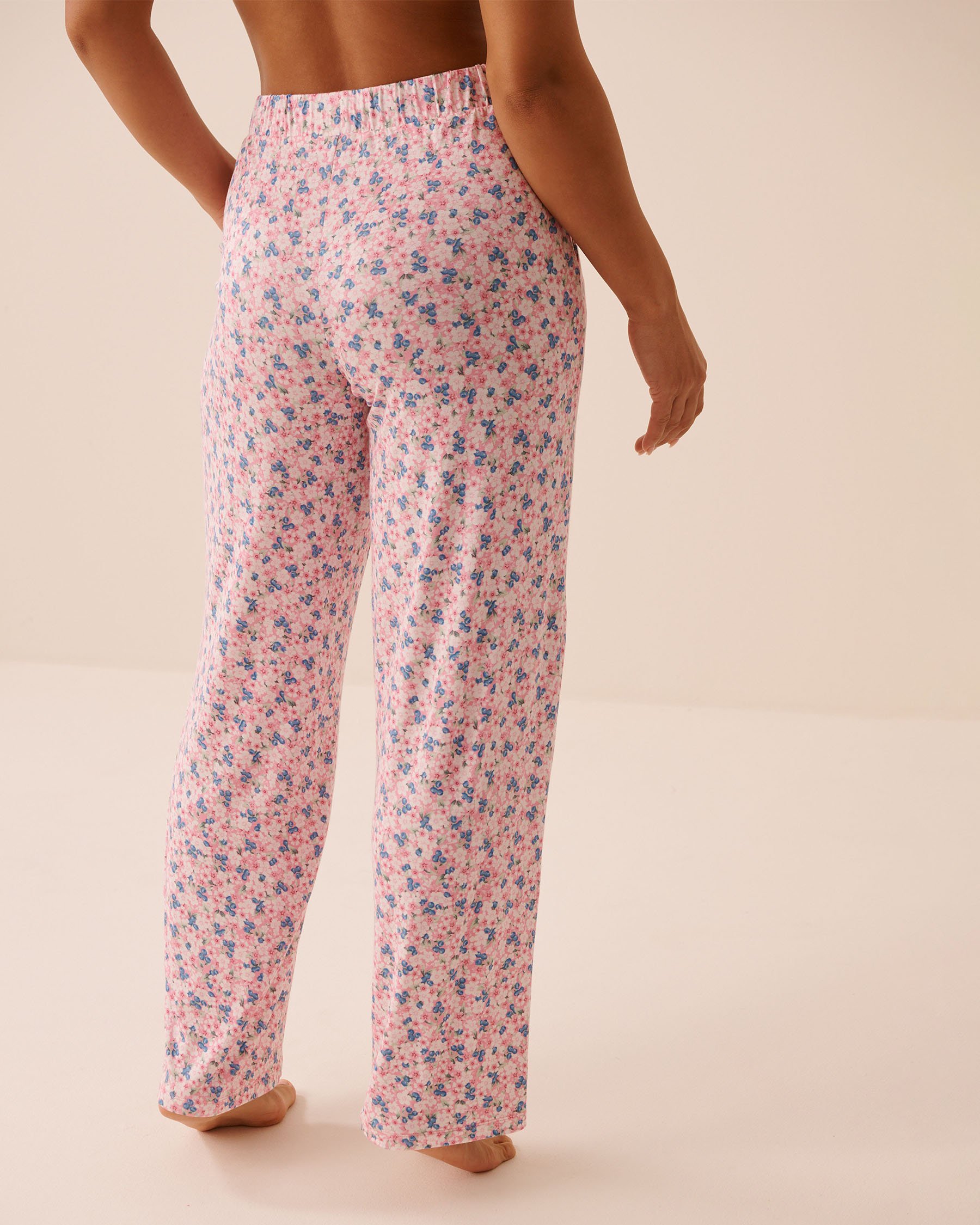 LA VIE EN ROSE Pantalon de pyjama en jersey doux imprimé fleurs et baies Fleurs roses/Bleuets 60200184 - View2