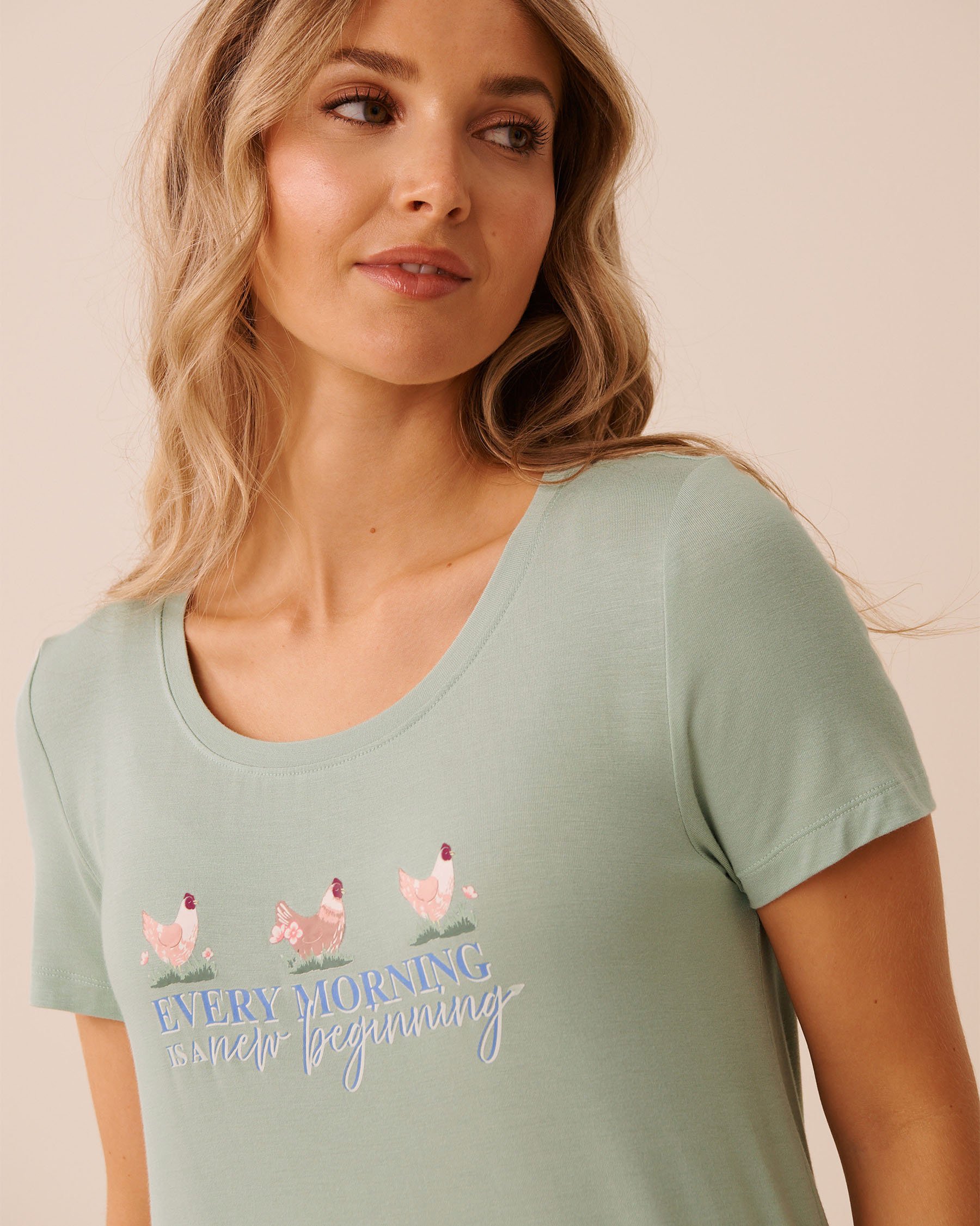 LA VIE EN ROSE Chemise de nuit en jersey doux imprimé poules Vert/Poules 60500238 - View3