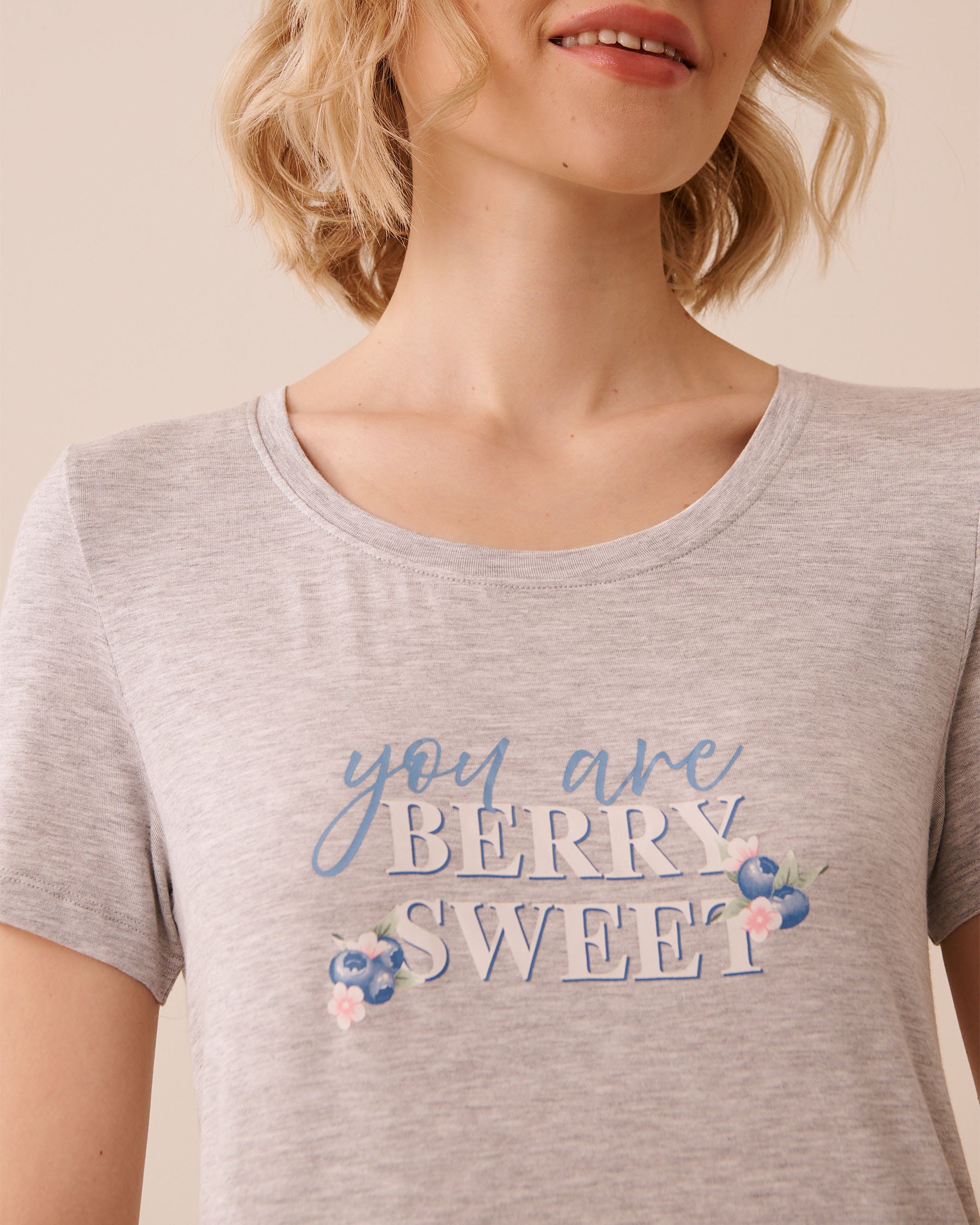 LA VIE EN ROSE Berry Print Soft Jersey T-shirt Grey/Berry Sweet 60100190 - View3