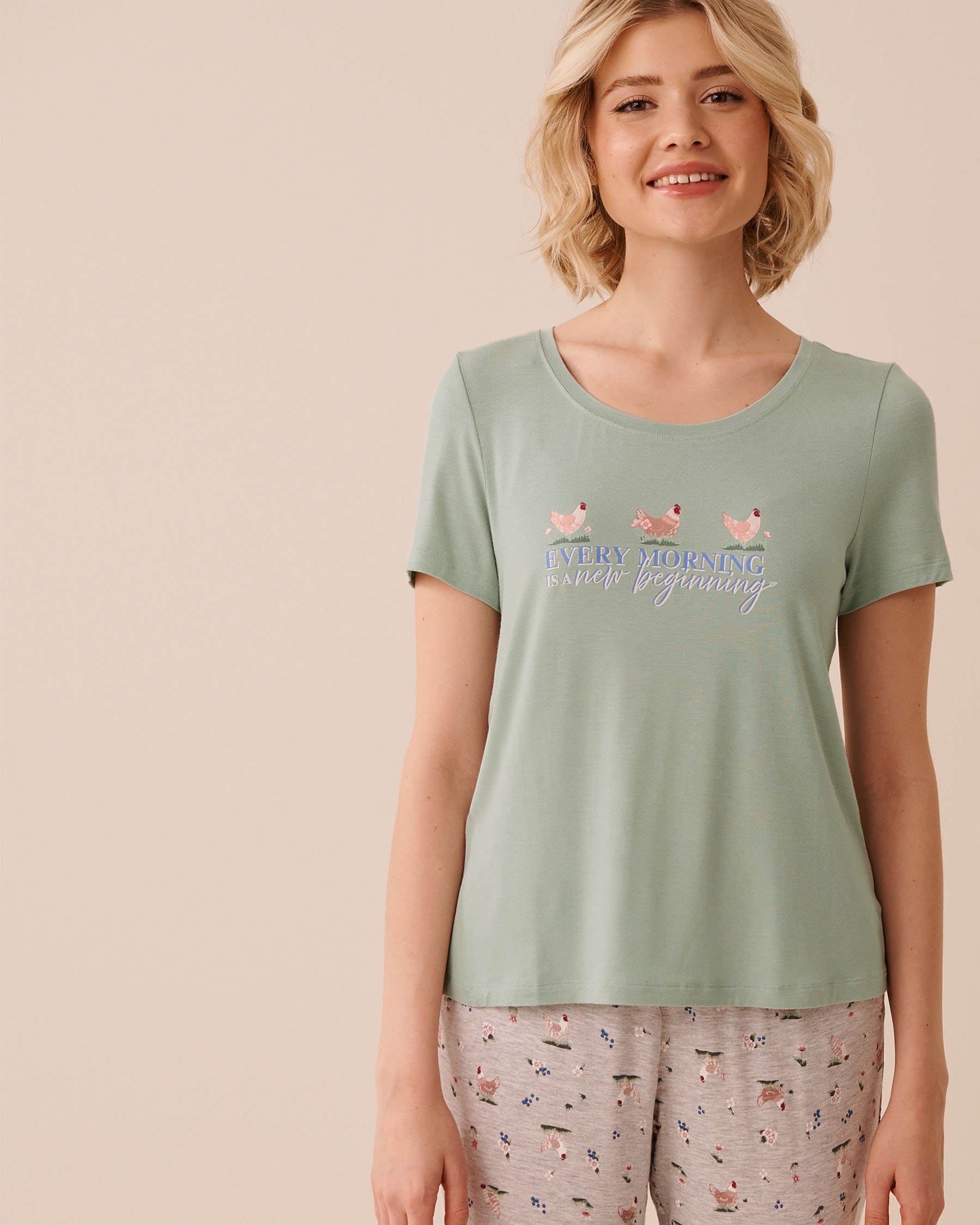 LA VIE EN ROSE Chicken Print Soft Jersey T-shirt Green/Chicken 60100190 - View1