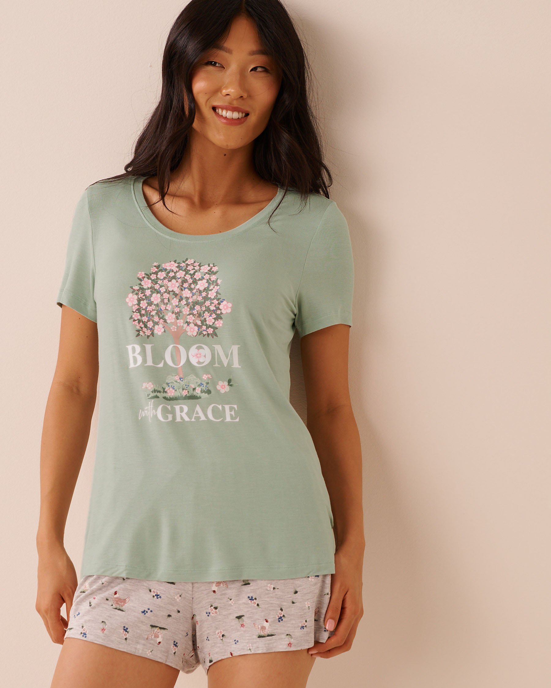 LA VIE EN ROSE Pink Floral Print Soft Jersey T-shirt Green/Flowers 60100190 - View1