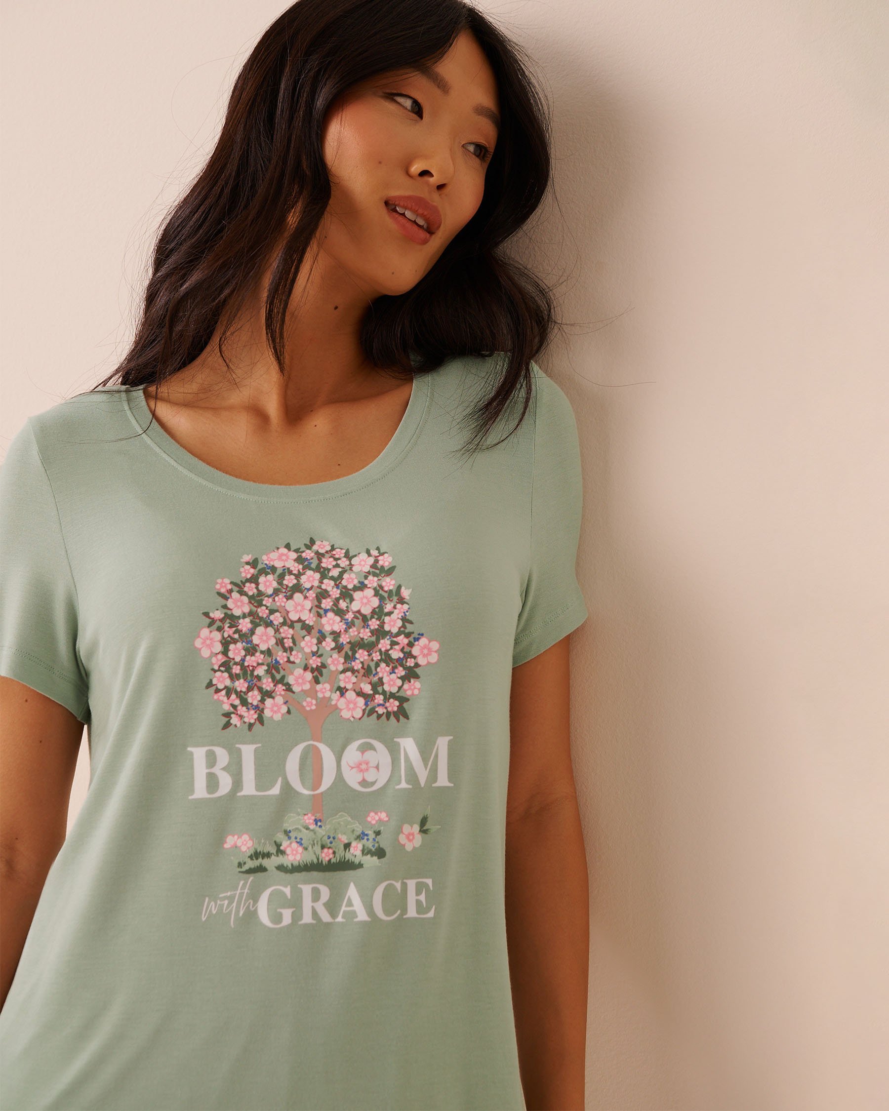 LA VIE EN ROSE Pink Floral Print Soft Jersey T-shirt Green/Flowers 60100190 - View3