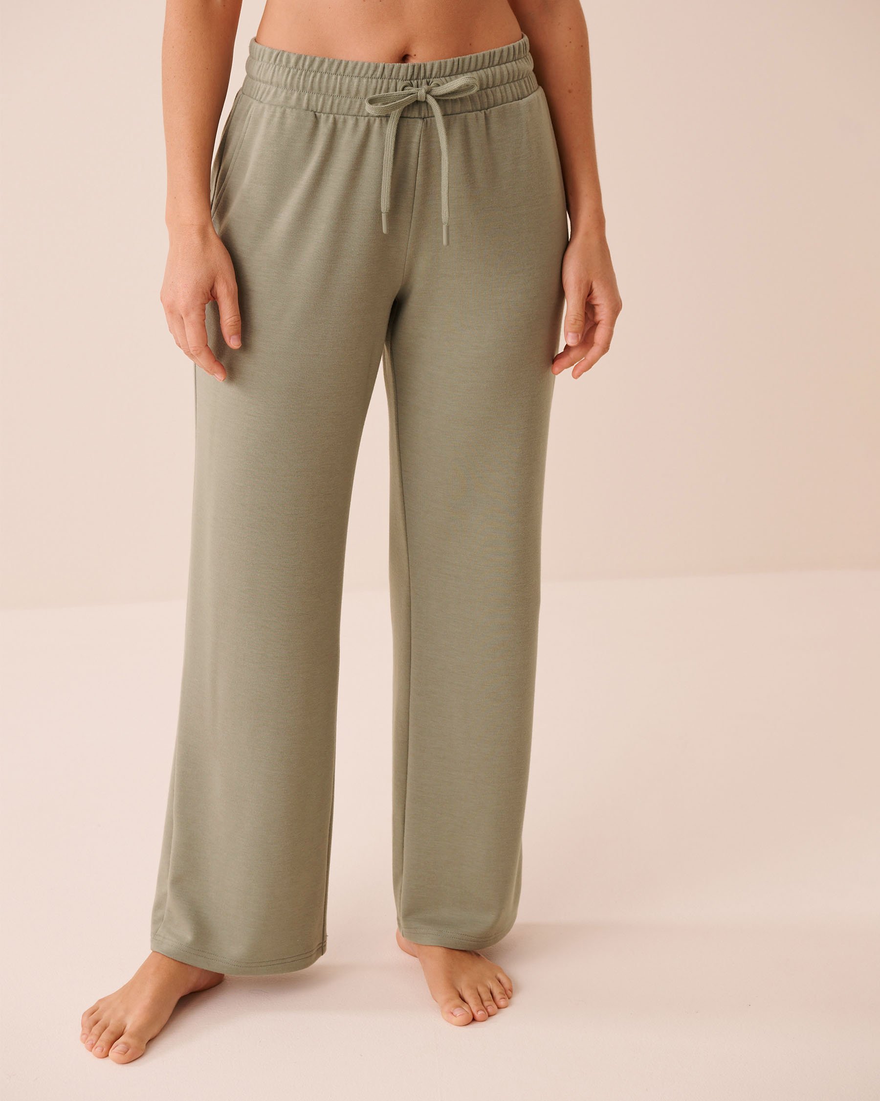 LA VIE EN ROSE Pantalon en molleton Vert sauge 50200114 - View1