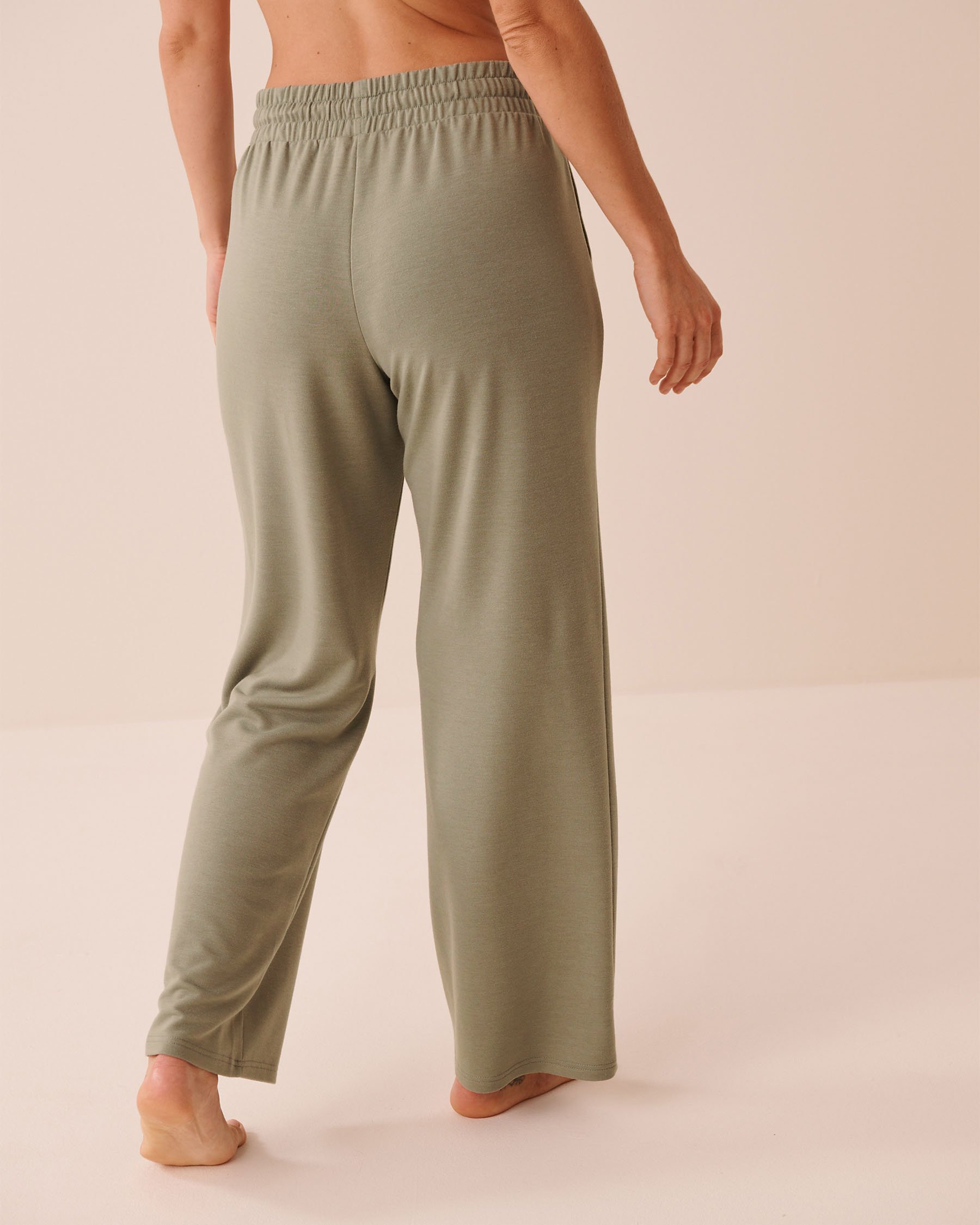 LA VIE EN ROSE Pantalon en molleton Vert sauge 50200114 - View2