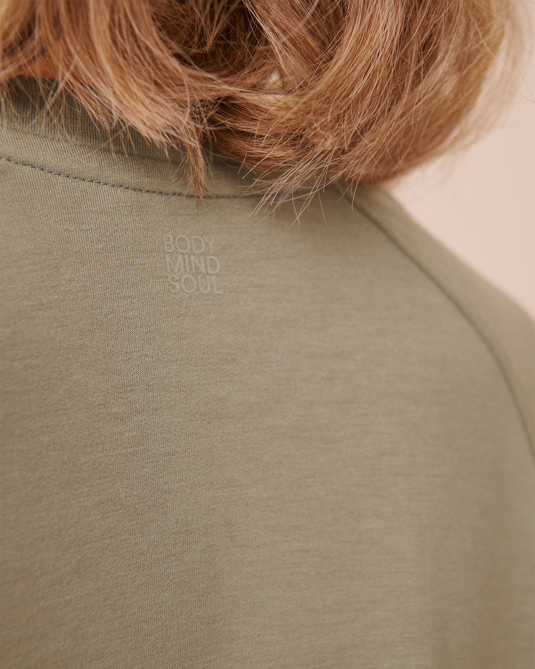 LA VIE EN ROSE T-shirt en molleton Vert sauge 50100127 - Voir3