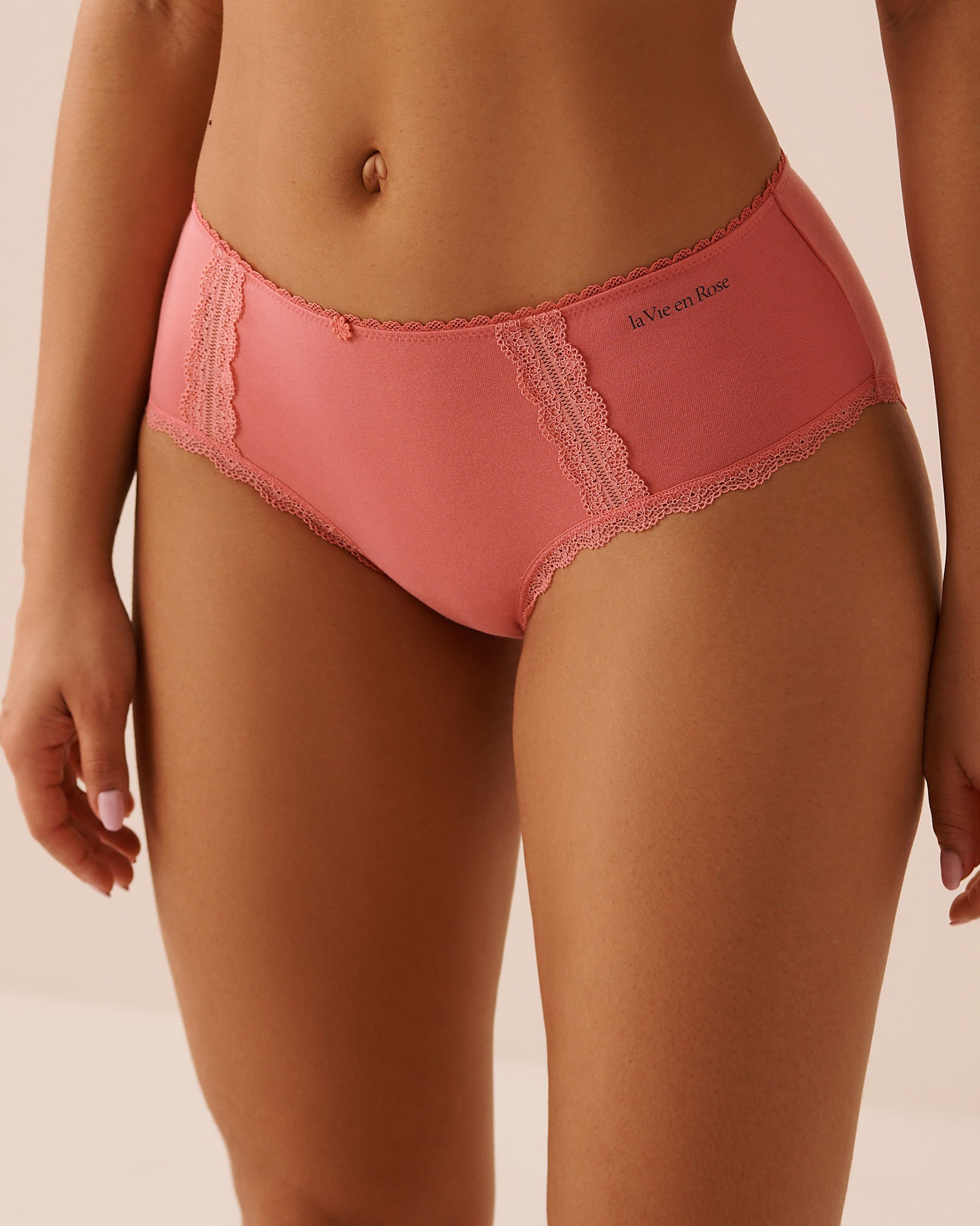 LA VIE EN ROSE Culotte aux hanches coton et détails de dentelle Rose corail 20100729 - View1