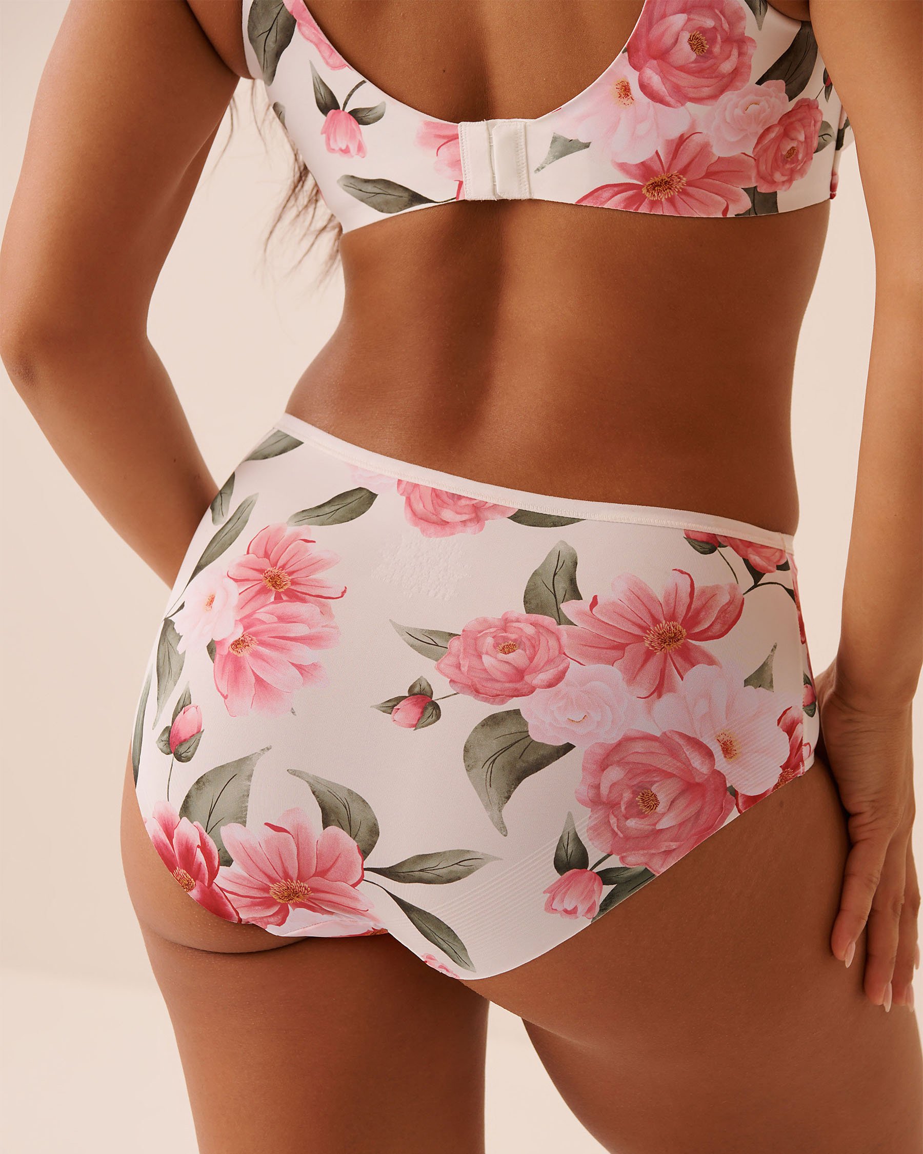 LA VIE EN ROSE Microfiber Sleek Back High Waist Bikini Panty White/Camellias 20300495 - View2