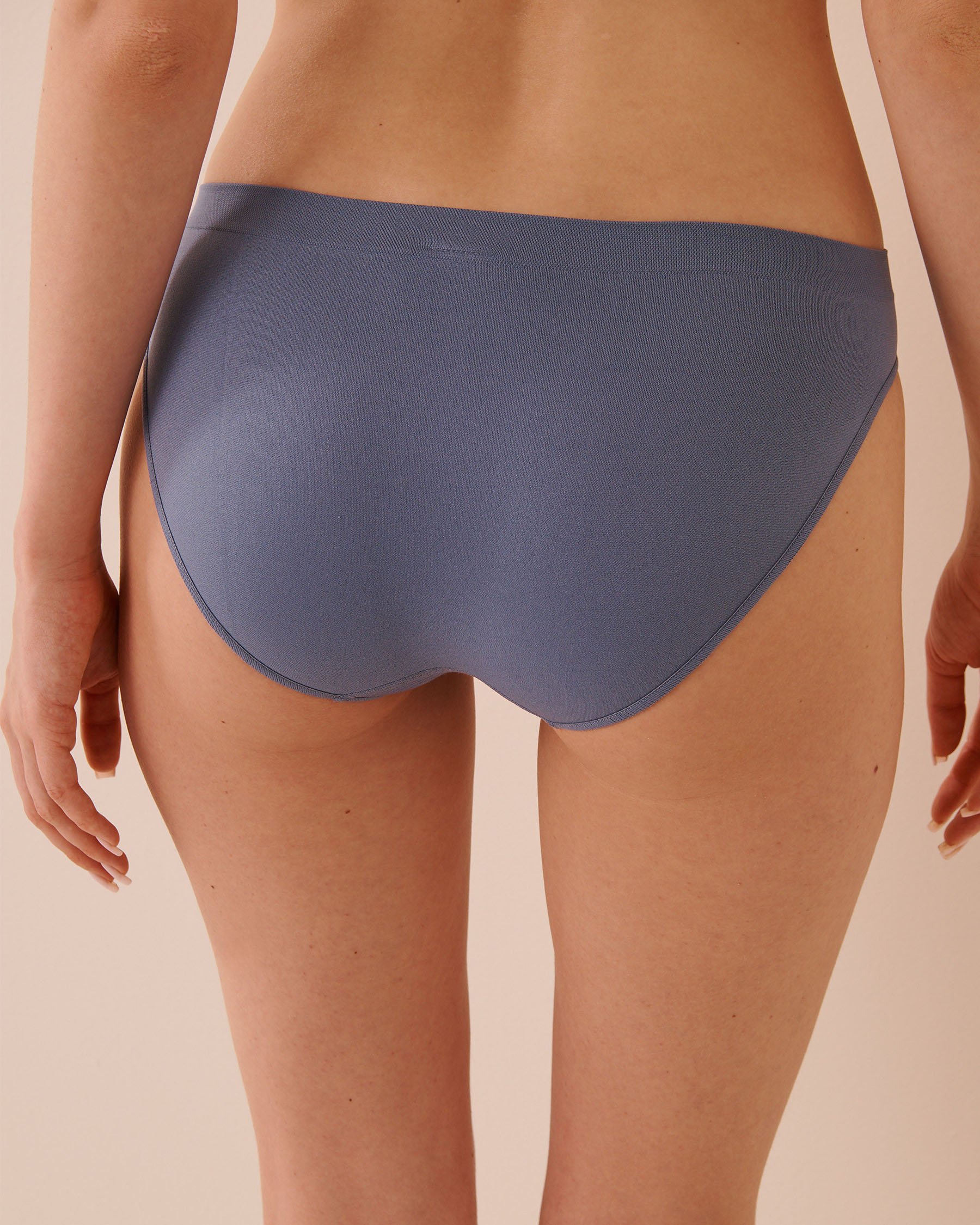 LA VIE EN ROSE Seamless Fabric Bikini Panty Greyish Blue 20200790 - View2