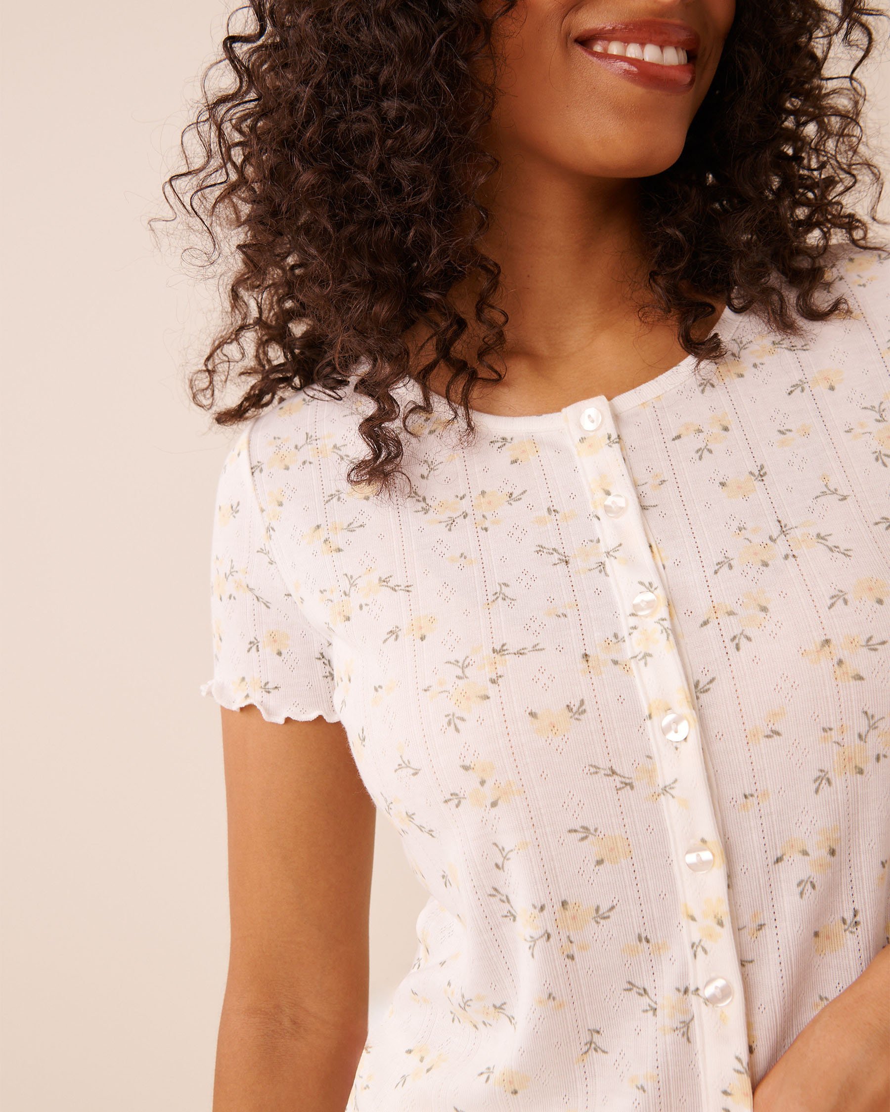 LA VIE EN ROSE T-shirt en pointelle à volants et imprimé floral Fleurs jaunes 40100856 - View3