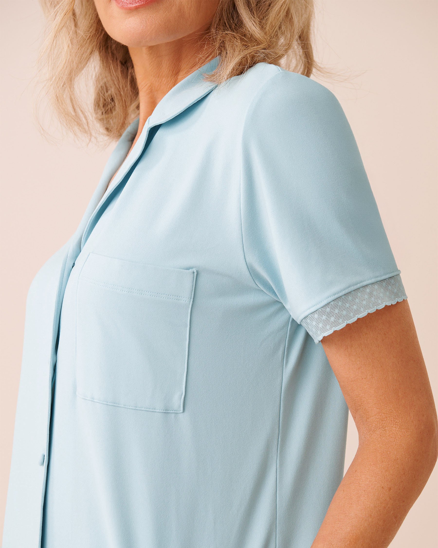 LA VIE EN ROSE Chemisier manches courtes ultra doux bordure de dentelle Bleu pâle 40100853 - View3