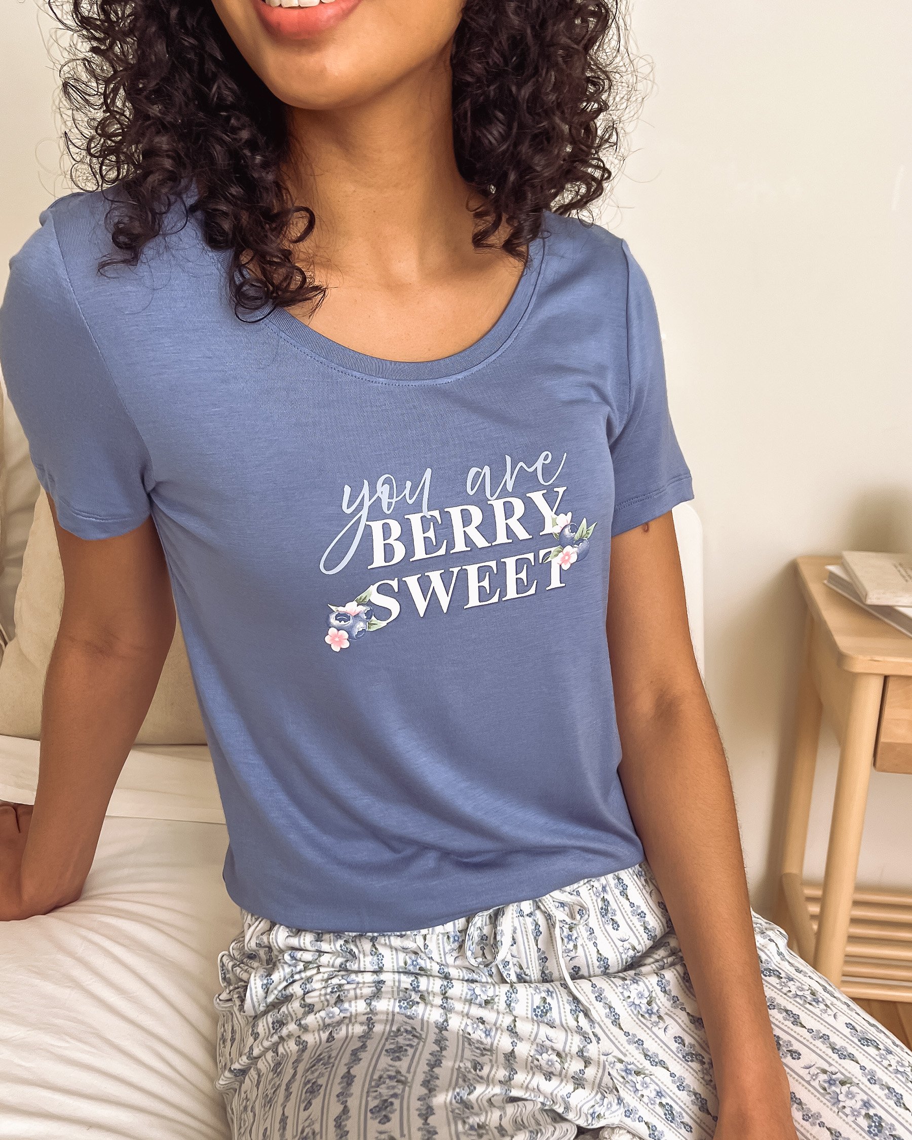 LA VIE EN ROSE Berry Print Soft Jersey T-shirt Blue/Berry Sweet 60100190 - View4