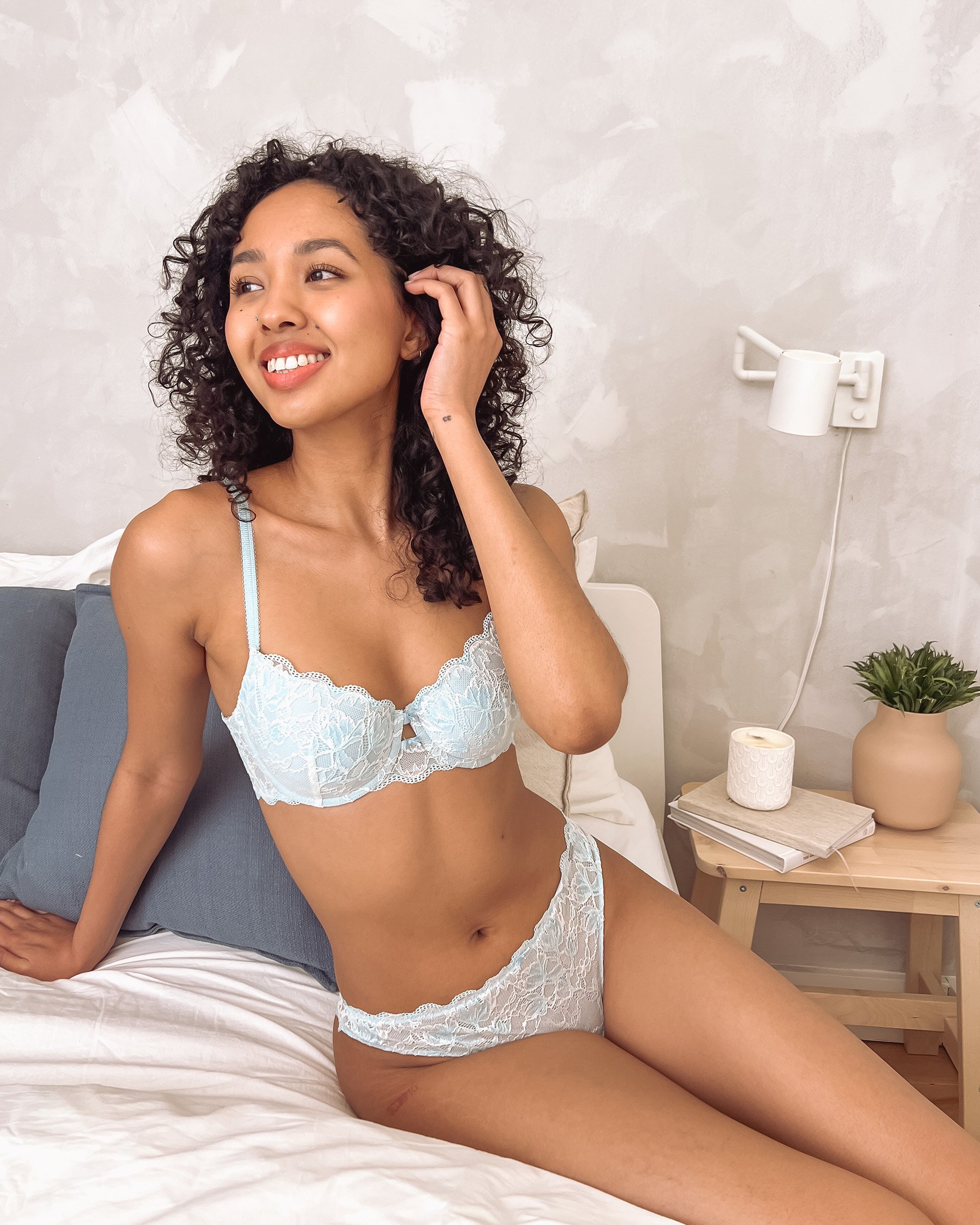 LA VIE EN ROSE Lace Thong Panty Pastel Blue 20300500 - View4